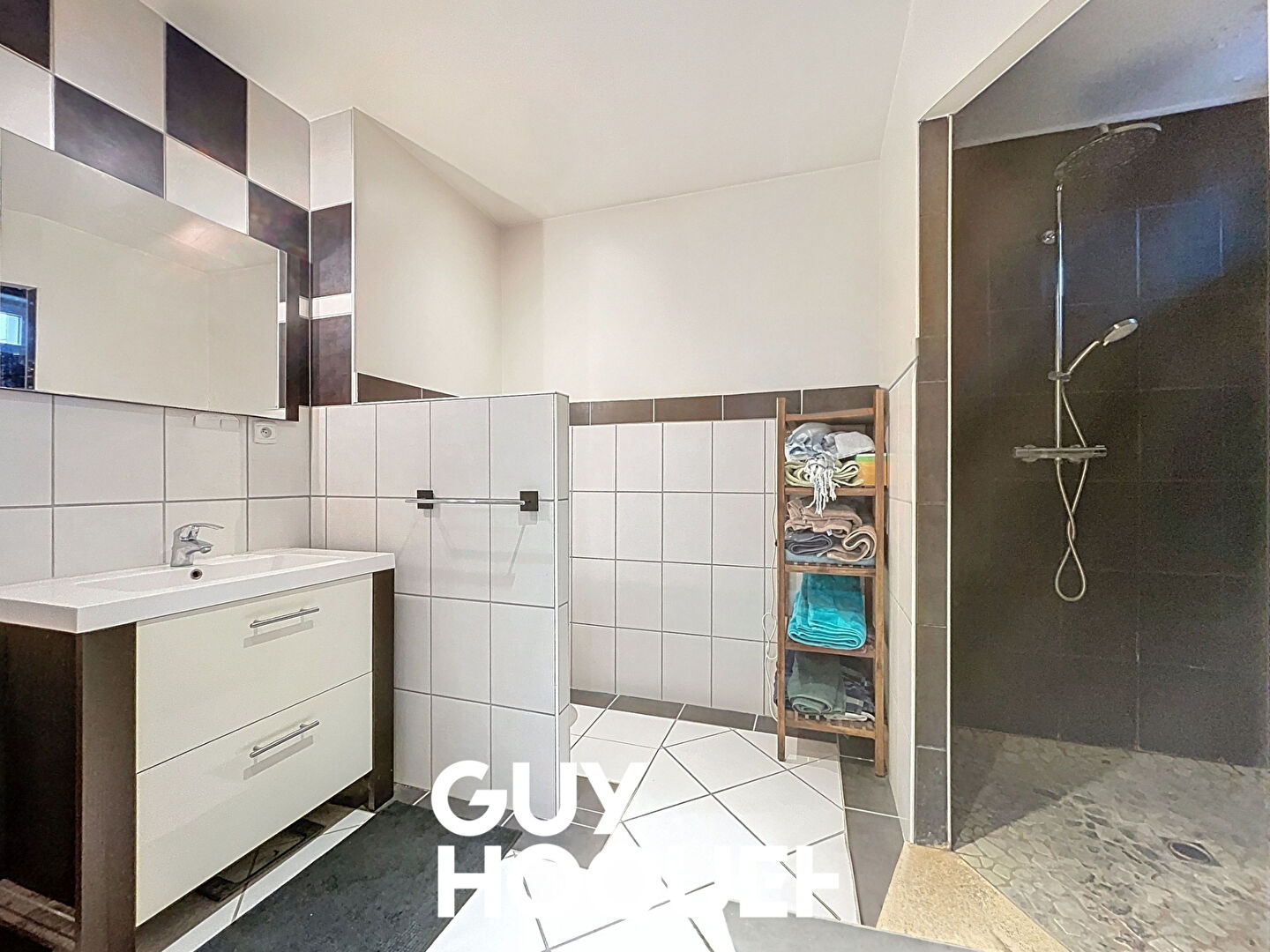 Maison Ancienne avec Cachet 3 Chs + Garage et Cour - 71570 LA CHAPELLE DE GUINCHAY