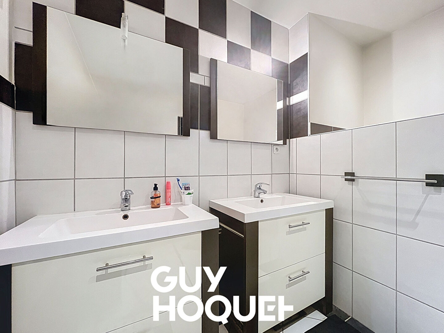 Maison Ancienne avec Cachet 3 Chs + Garage et Cour - 71570 LA CHAPELLE DE GUINCHAY