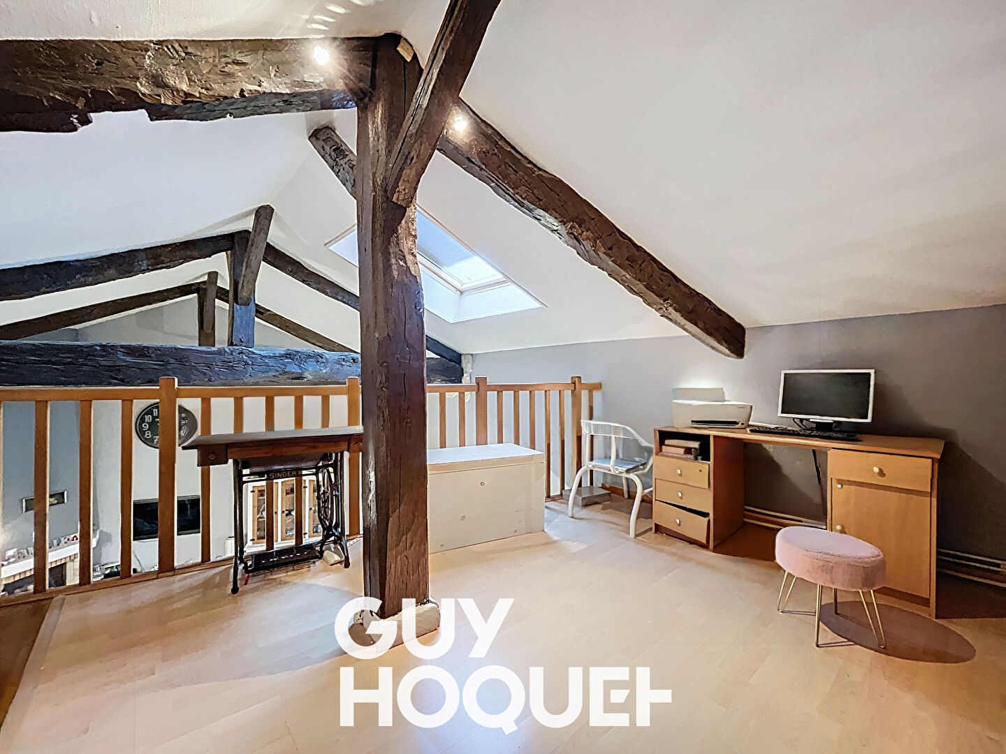 Maison ancienne rénovée + 3 Chambres  +  Dépendances - 01290 CROTTET