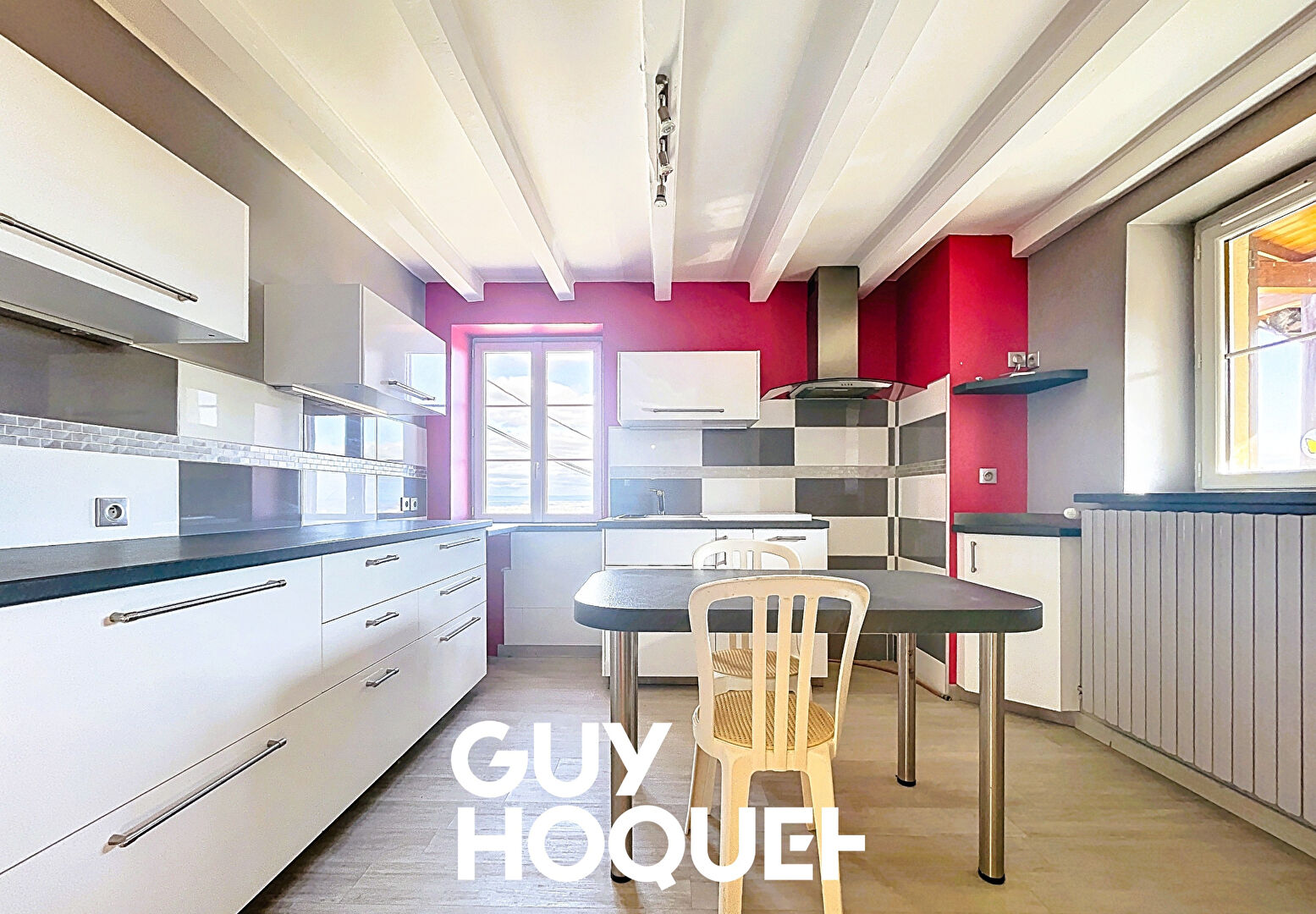 Maison de Vigneron avec deux logements 6 Chs + Dépendances et terrain de 1500 m² environ - 69840 CHENAS