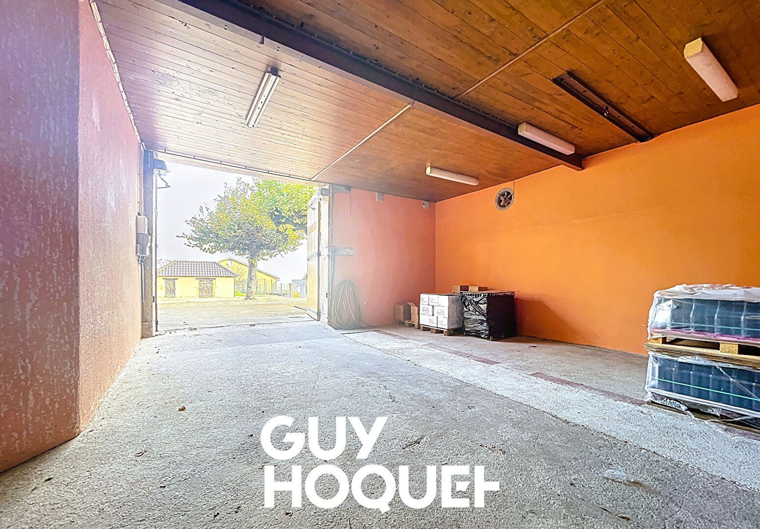 Maison de Vigneron avec deux logements 6 Chs + Dépendances et terrain de 1500 m² environ - 69840 CHENAS