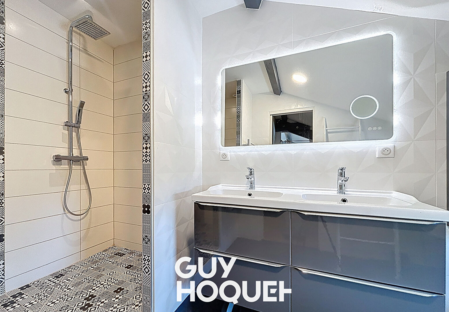 Demeure de prestige 5 Chambres + Dépendances + Parc et Près de 4.6 Hectares - 01380 SAINT ANDRE DE BAGE