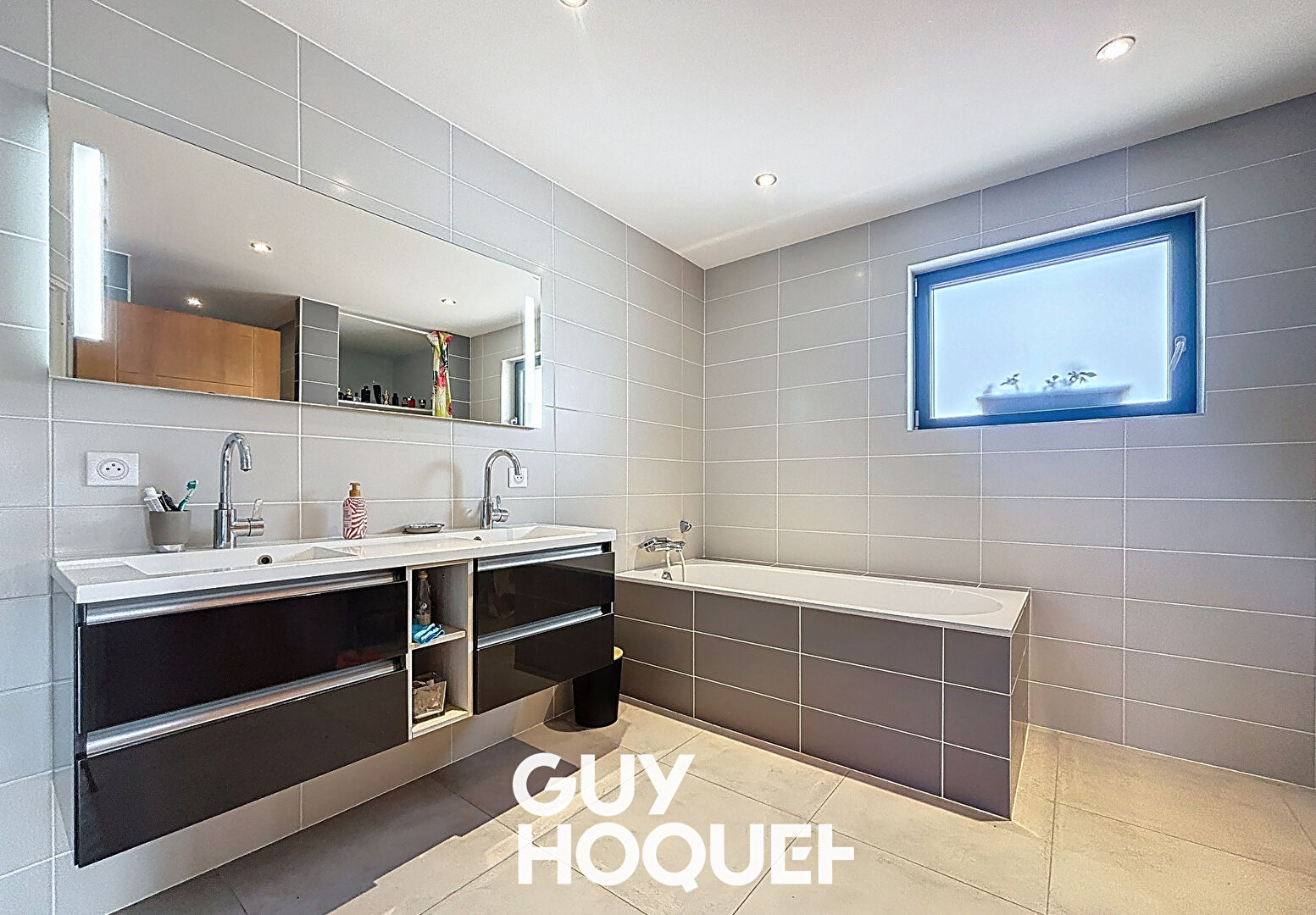 Demeure de prestige 5 Chambres + Dépendances + Parc et Près de 4.6 Hectares - 01380 SAINT ANDRE DE BAGE