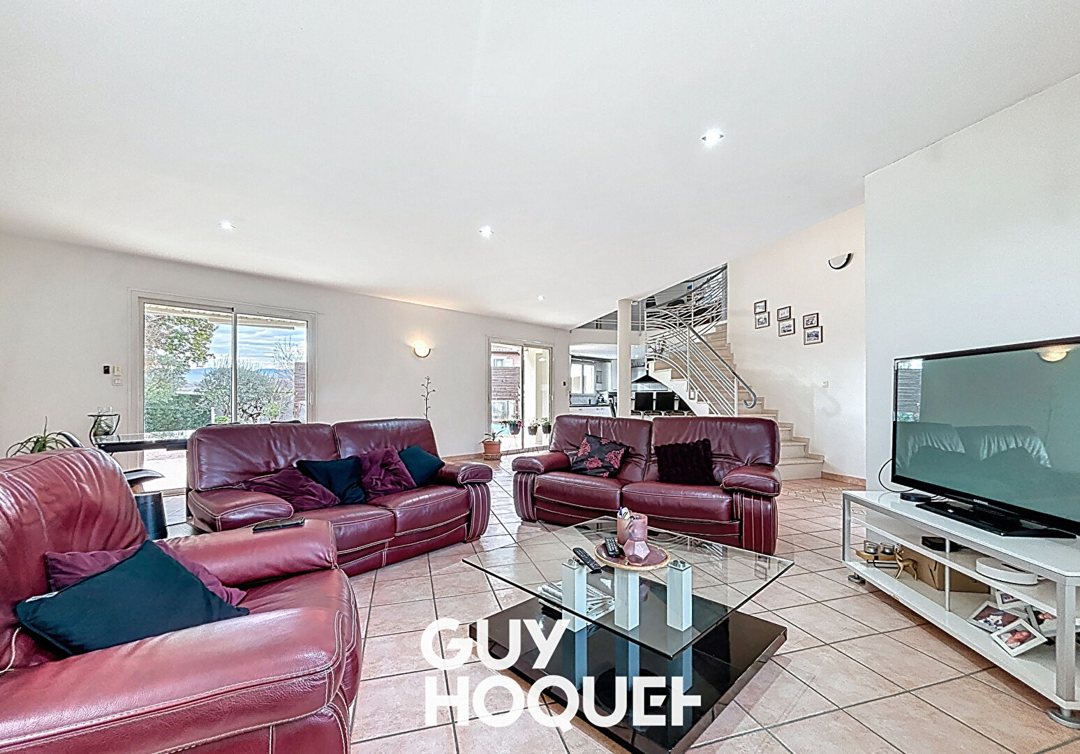 Villa 3CHBS + Gge et Piscine -71850 CHARNAY LES MACON