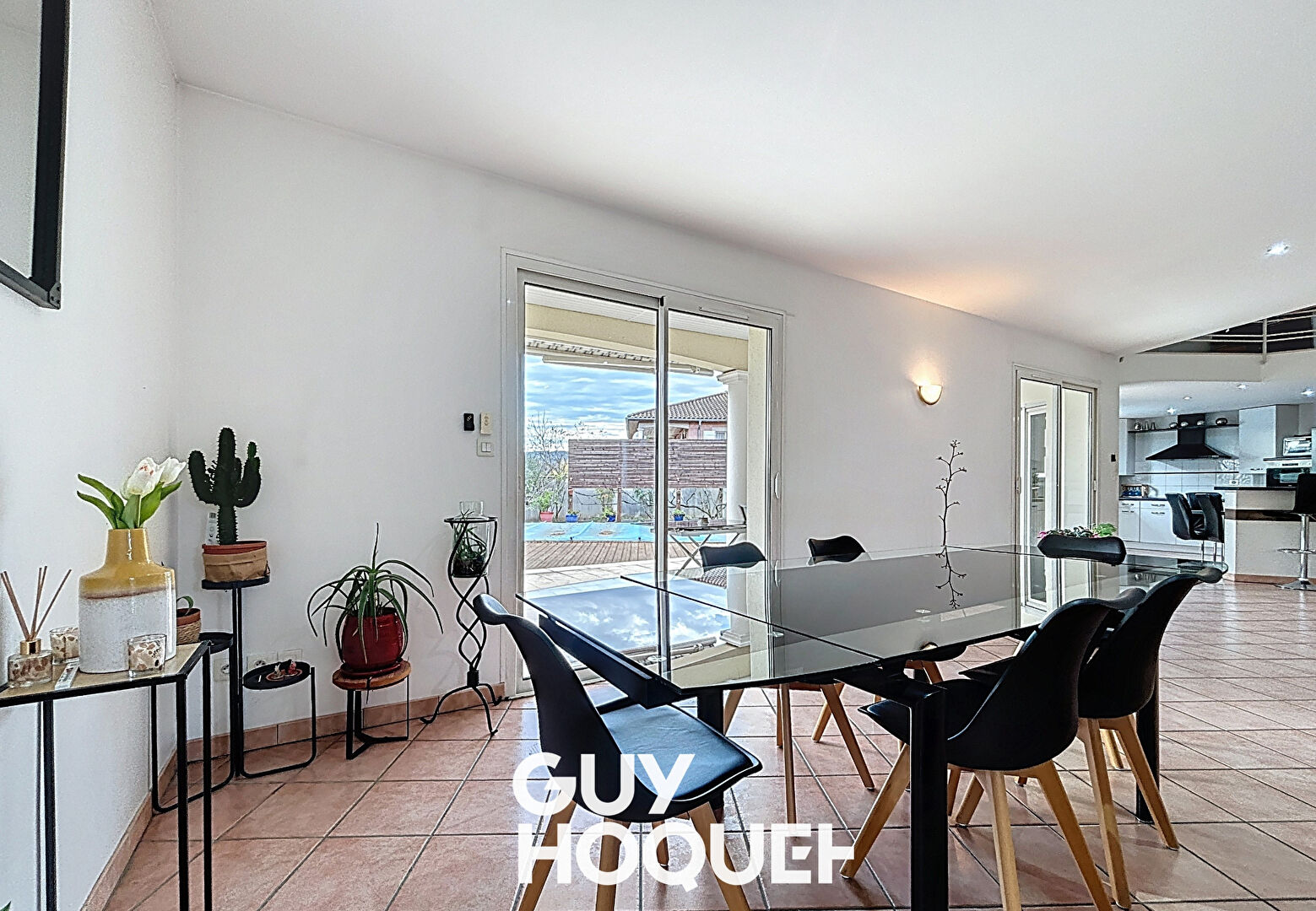 Villa 3CHBS + Gge et Piscine -71850 CHARNAY LES MACON