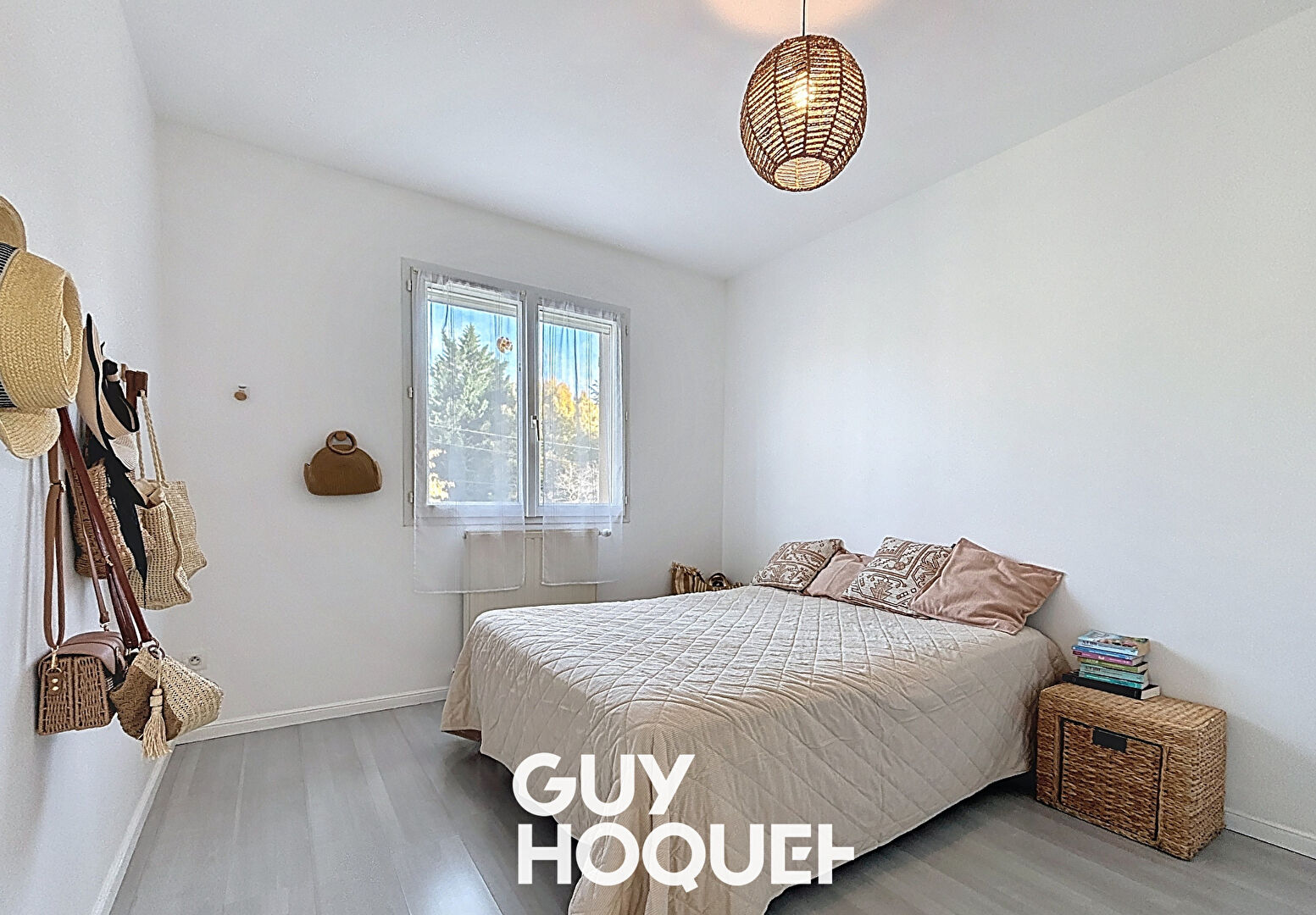 Villa 3CHBS + Gge et Piscine -71850 CHARNAY LES MACON