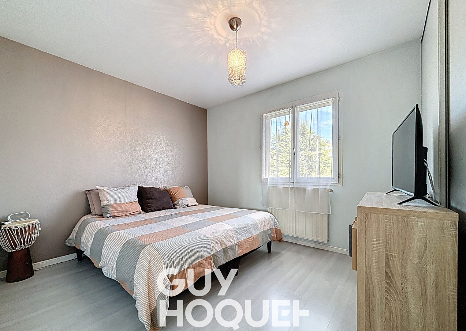 Villa 3CHBS + Gge et Piscine -71850 CHARNAY LES MACON