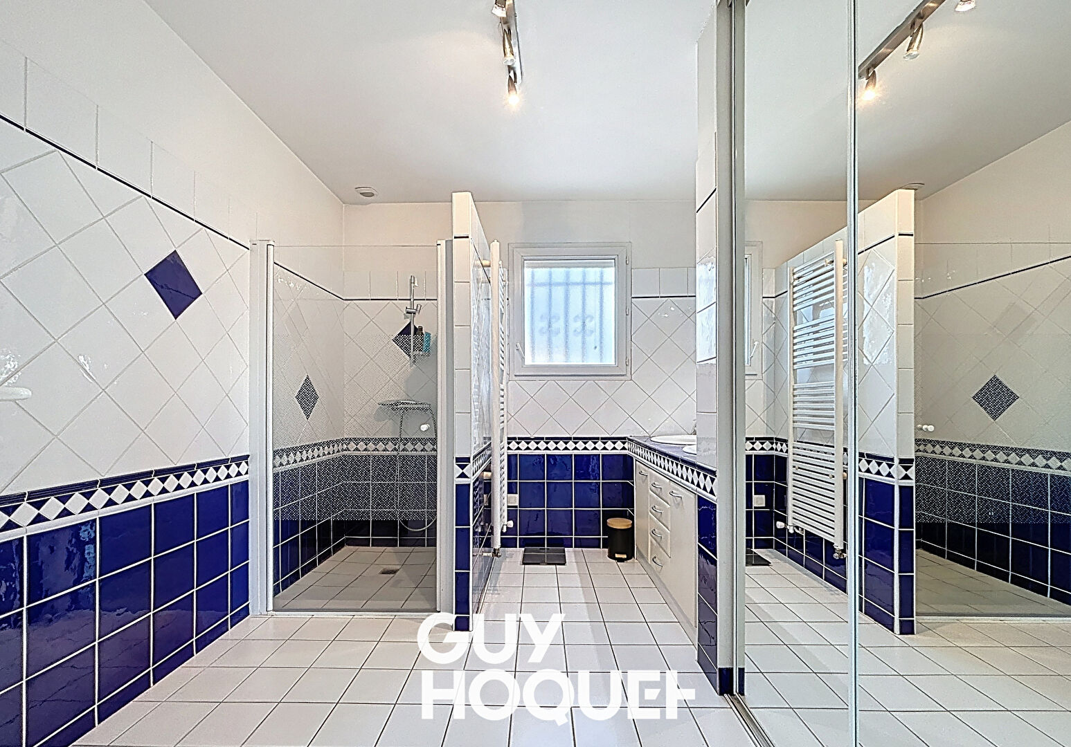 Villa 3CHBS + Gge et Piscine -71850 CHARNAY LES MACON