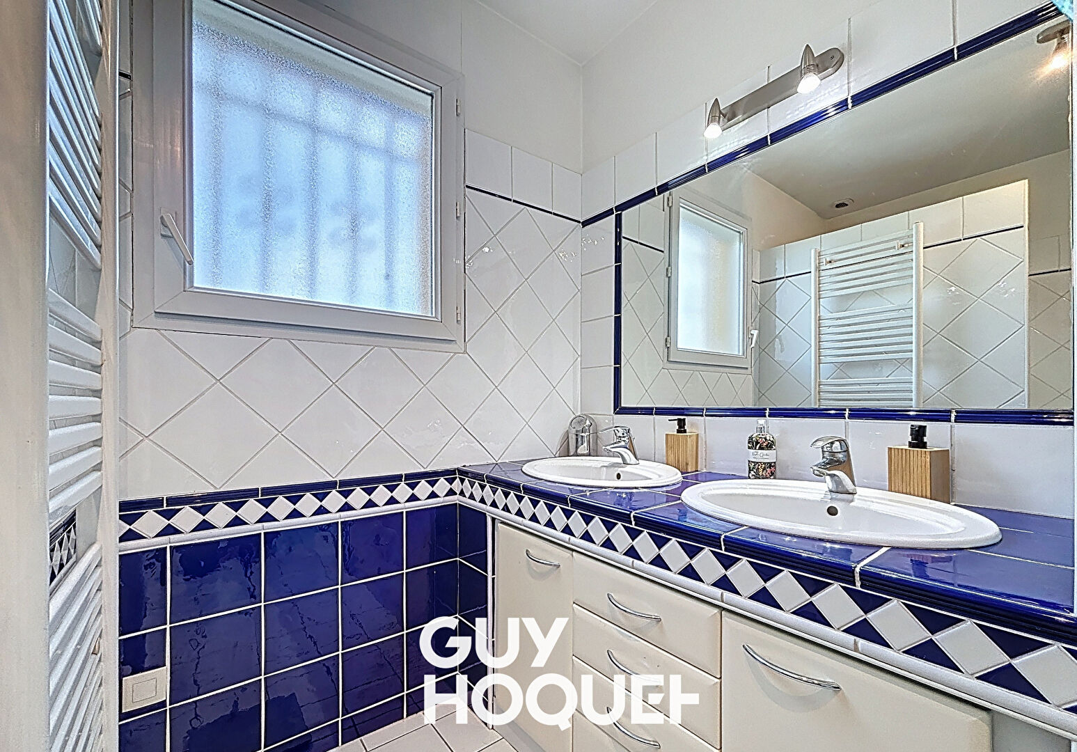 Villa 3CHBS + Gge et Piscine -71850 CHARNAY LES MACON