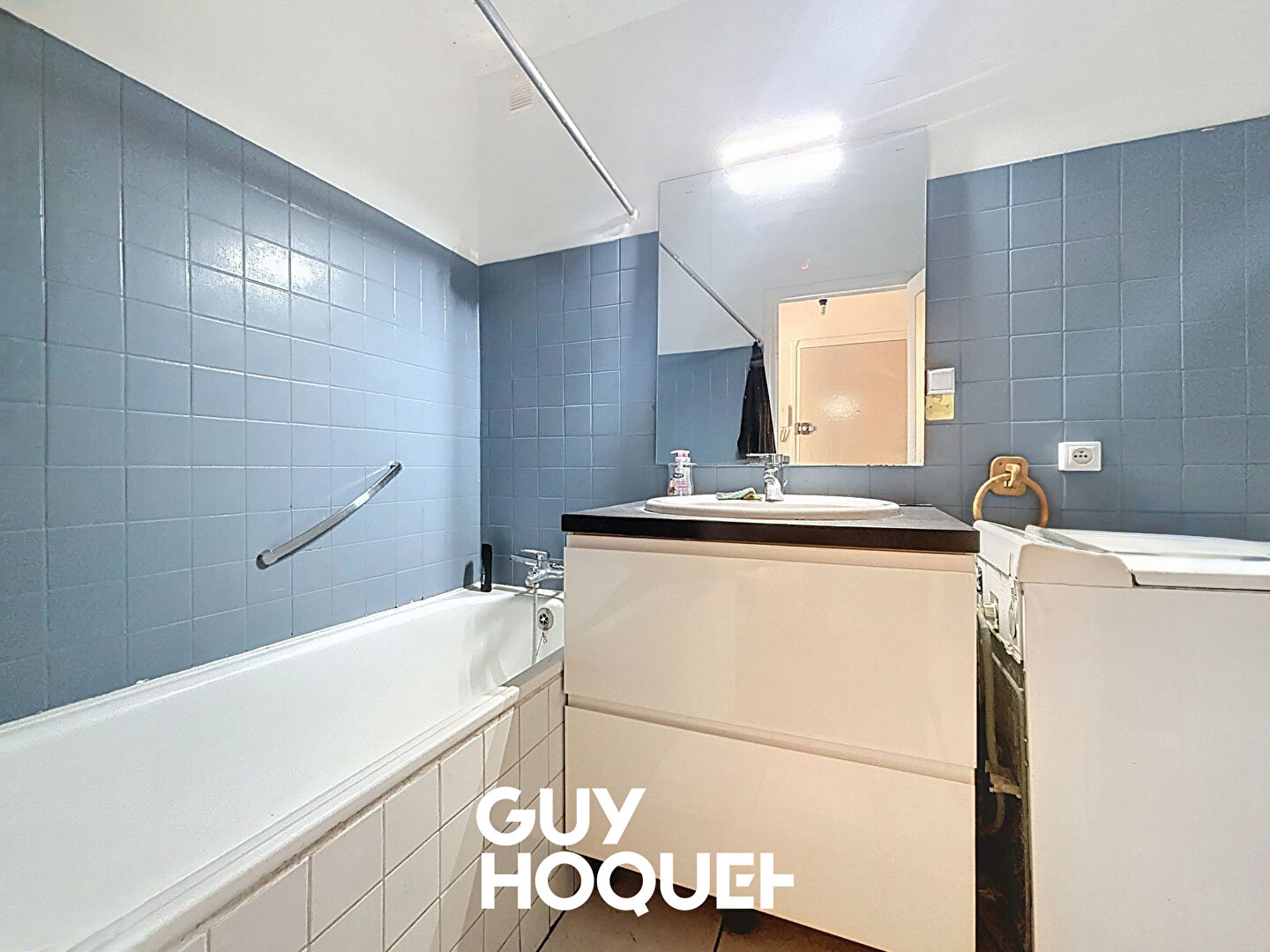 Studio 29 m² + Balcon, Cave et Parking libre - 71000 MACON