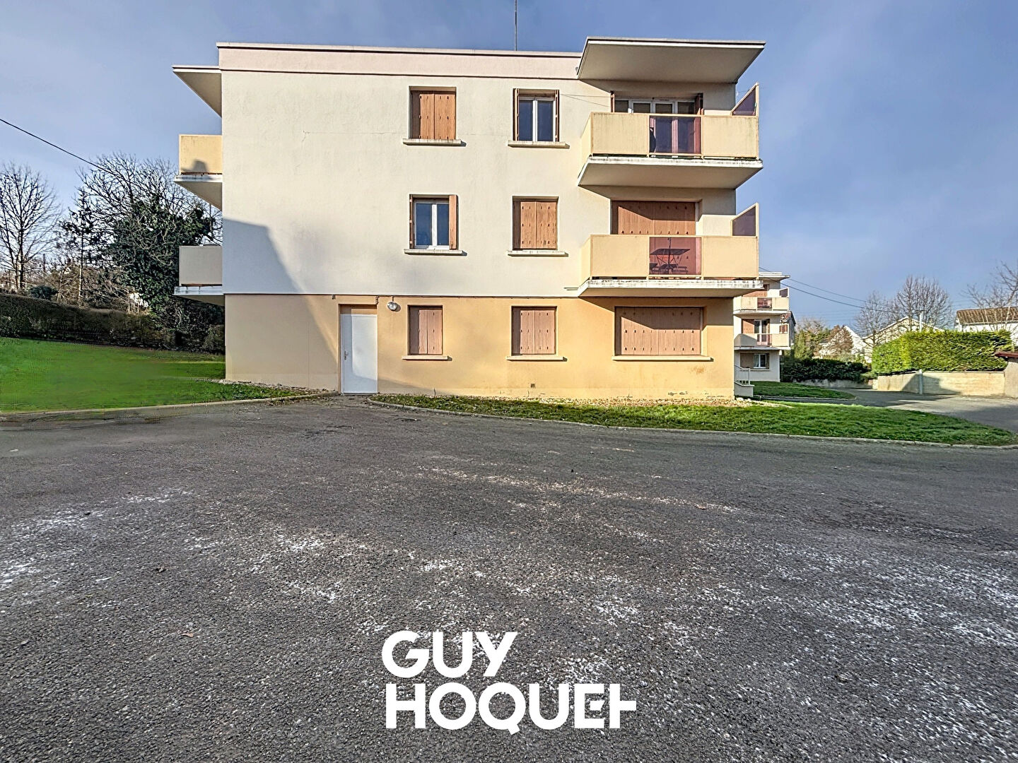 Studio 29 m² + Balcon, Cave et Parking libre - 71000 MACON