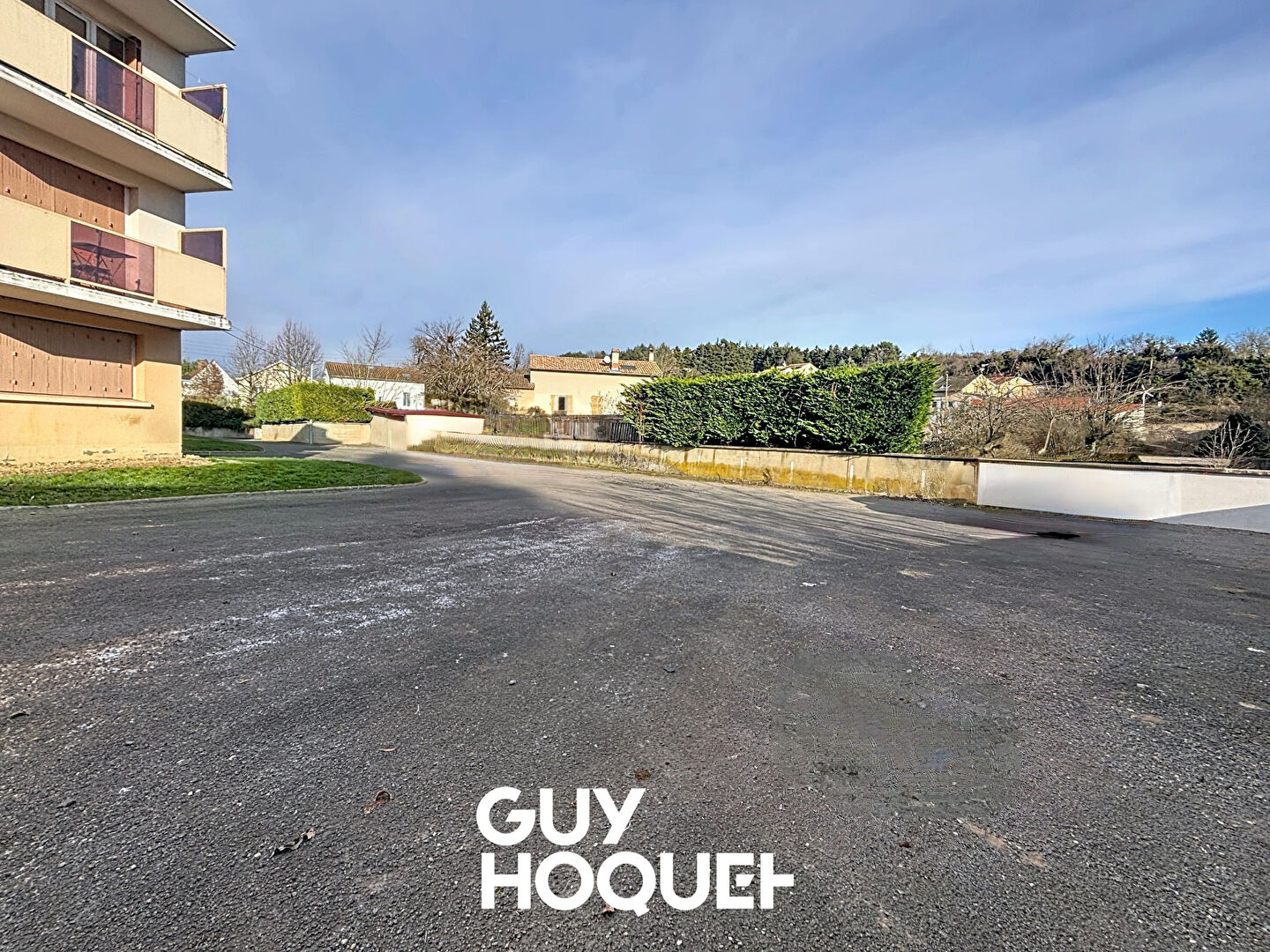 Studio 29 m² + Balcon, Cave et Parking libre - 71000 MACON