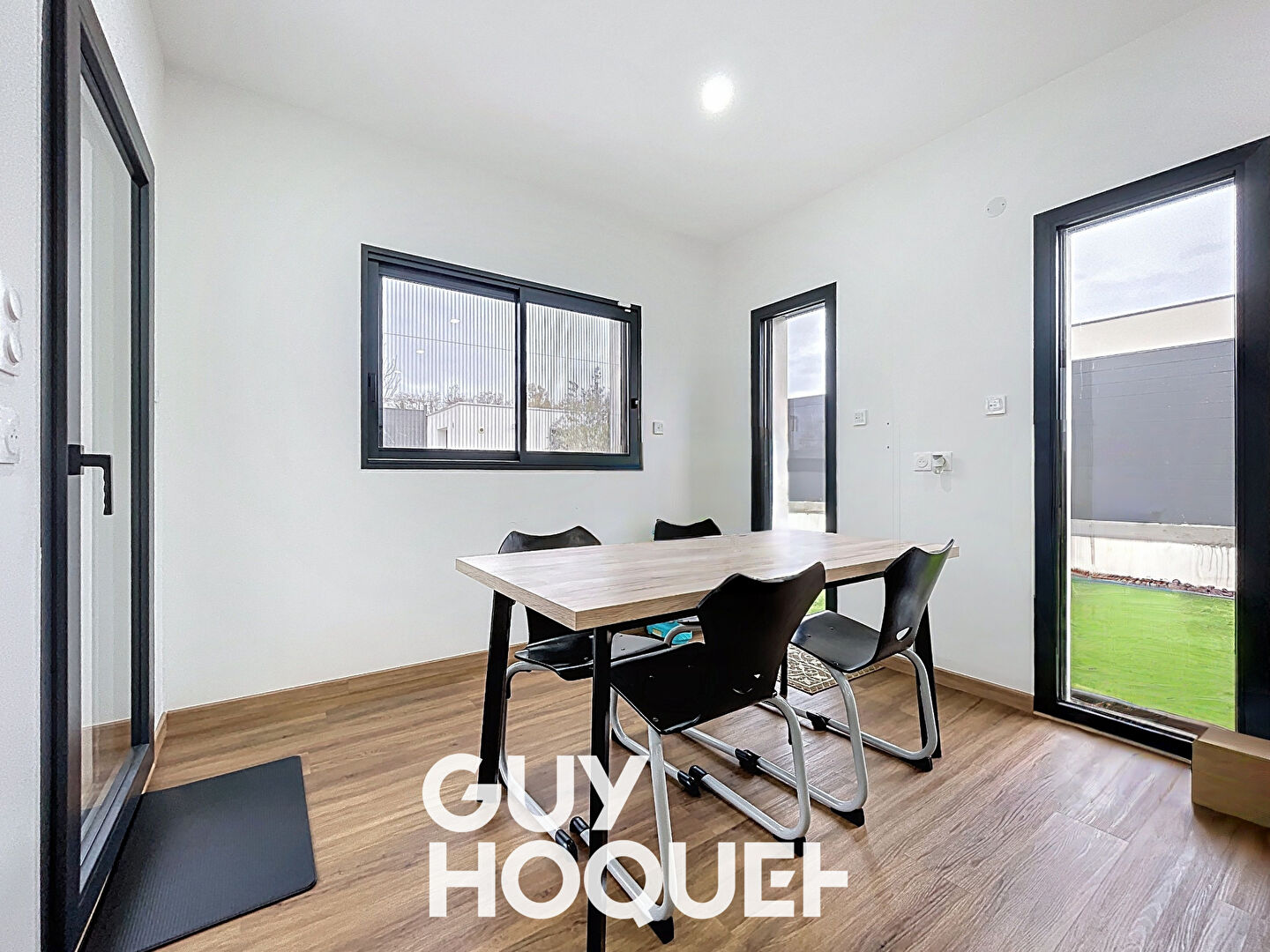 Villa contemporaine de plain-pied 2024 - Prestations haut de gamme & piscine chauffée - 71000 MÂCON