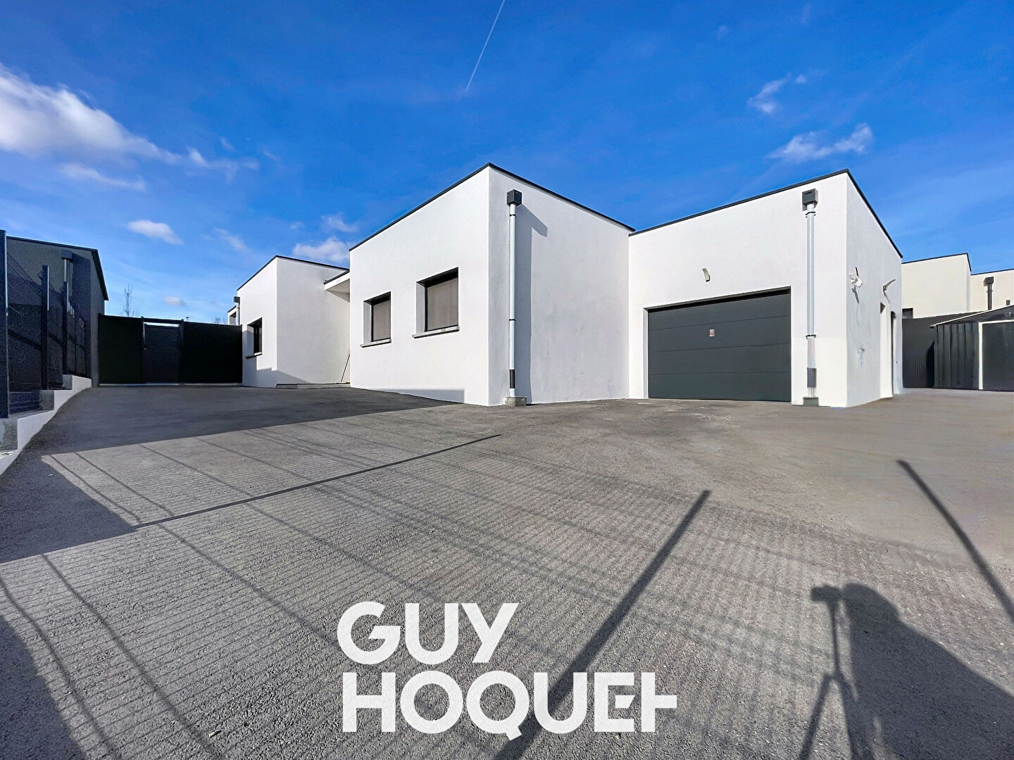 Villa contemporaine de plain-pied 2024 - Prestations haut de gamme & piscine chauffée - 71000 MÂCON