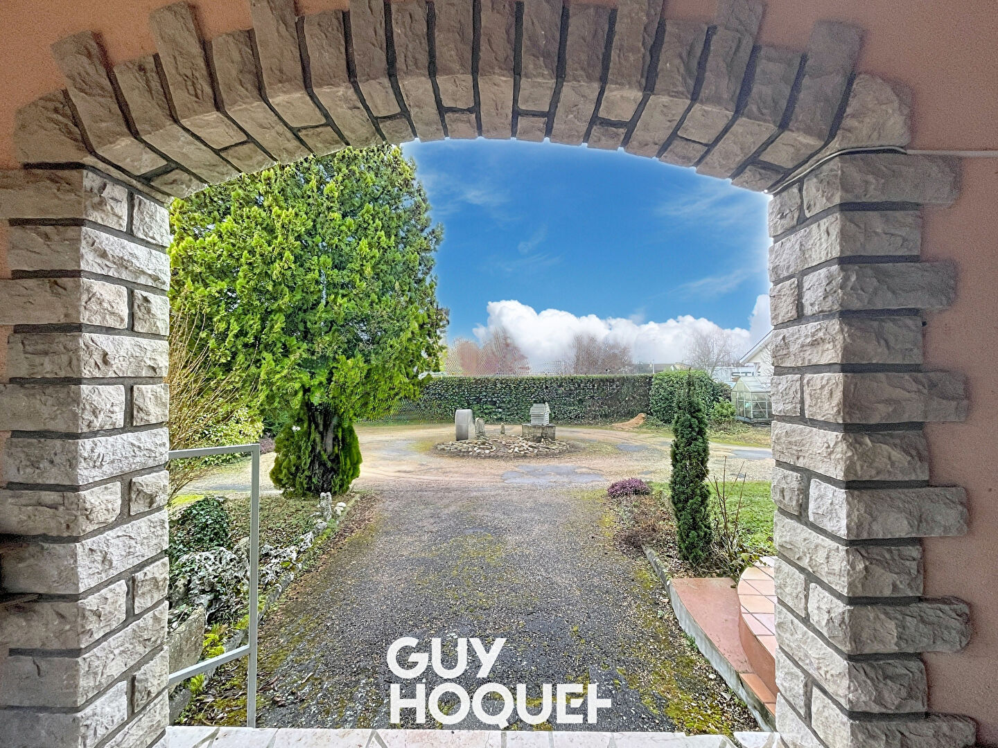 Maison de caractère 3 Chs avec T2 Indépendant, Grenier aménageable, Véranda, Piscine et Garage