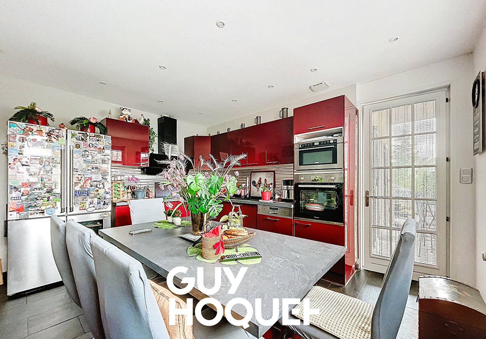 Villa sur sous-sol 6 Chambres + Dépendances et Terrain Constructible de 2227 m²  - 71850 CHARNAY LES MACON