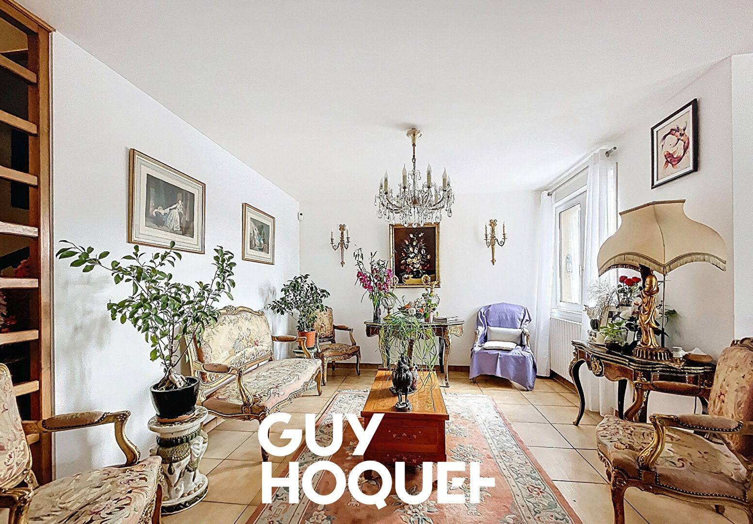 Villa sur sous-sol 6 Chambres + Dépendances et Terrain Constructible de 2227 m²  - 71850 CHARNAY LES MACON