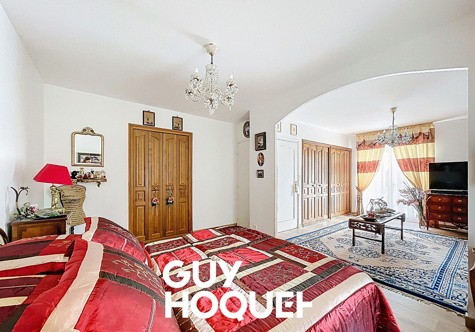 Villa sur sous-sol 6 Chambres + Dépendances et Terrain Constructible de 2227 m²  - 71850 CHARNAY LES MACON