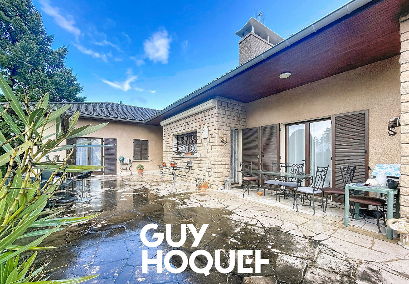 Villa sur sous-sol 6 Chambres + Dépendances et Terrain Constructible de 2227 m²  - 71850 CHARNAY LES MACON