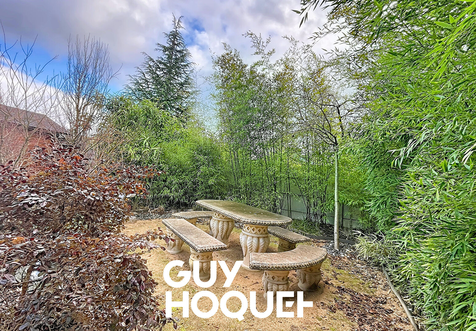 Villa sur sous-sol 6 Chambres + Dépendances et Terrain Constructible de 2227 m²  - 71850 CHARNAY LES MACON