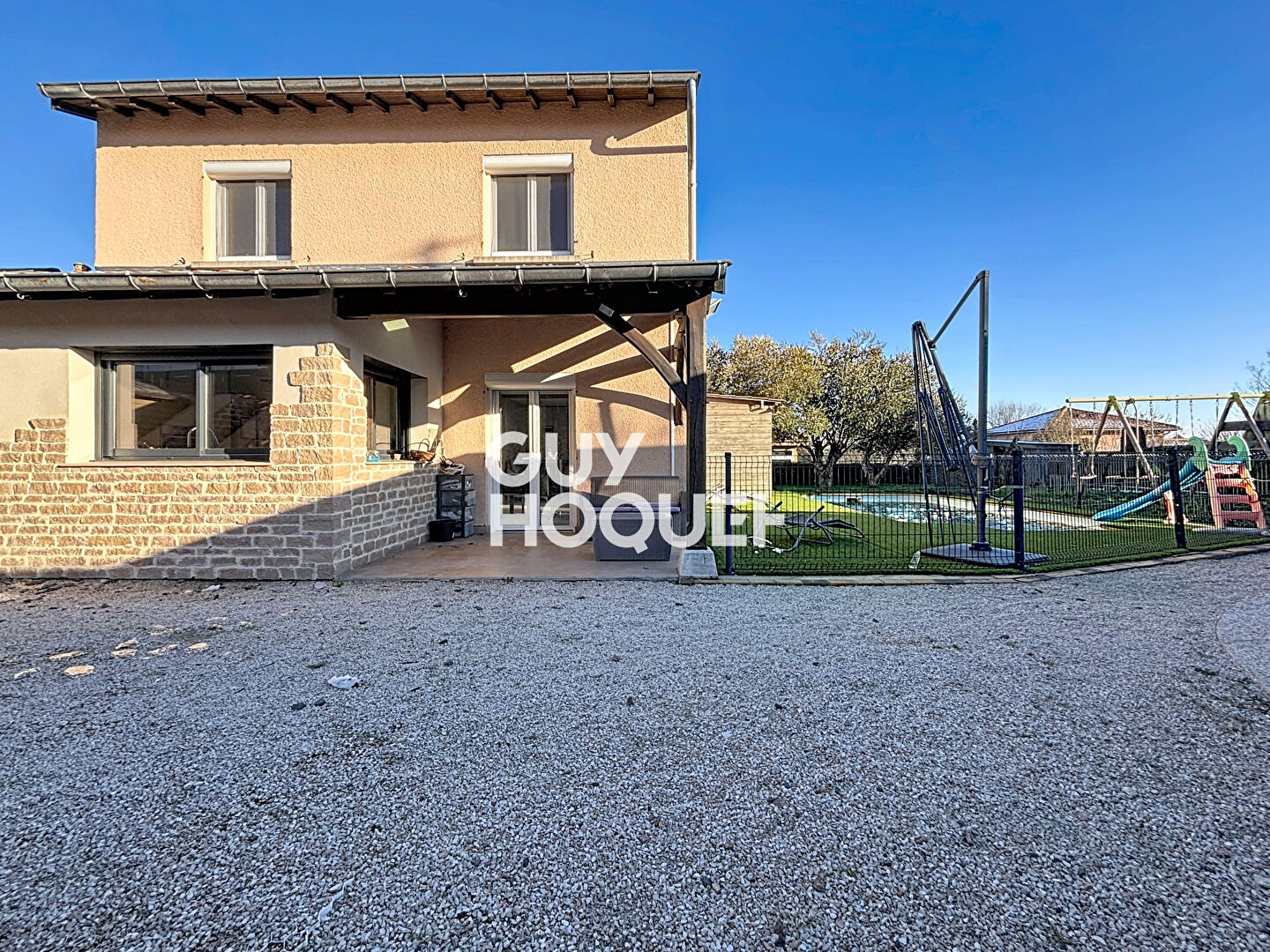 Maison familiale avec piscine + 4 chambres - 71870 HURIGNY