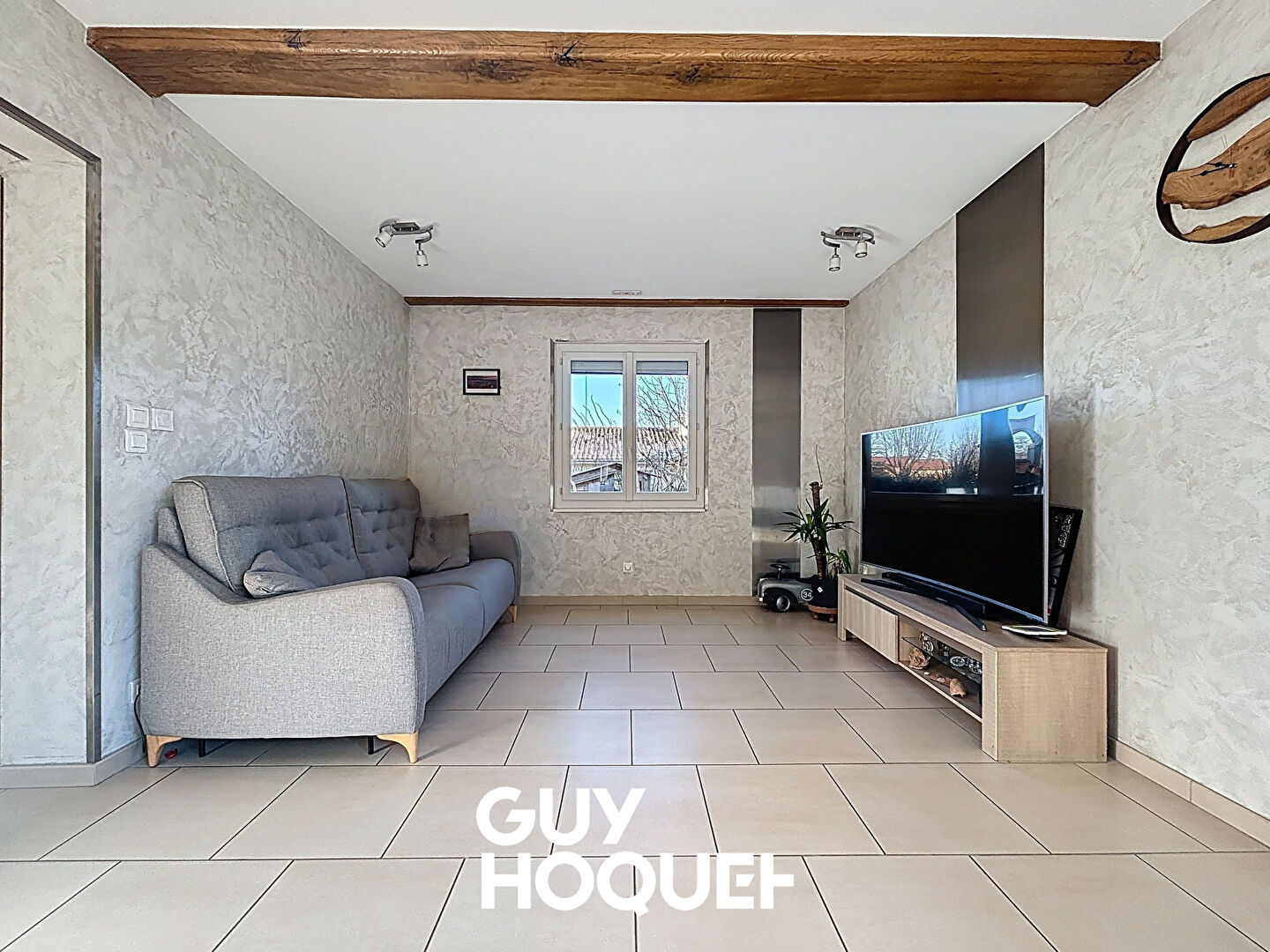 Maison familiale avec piscine + 4 chambres - 71870 HURIGNY