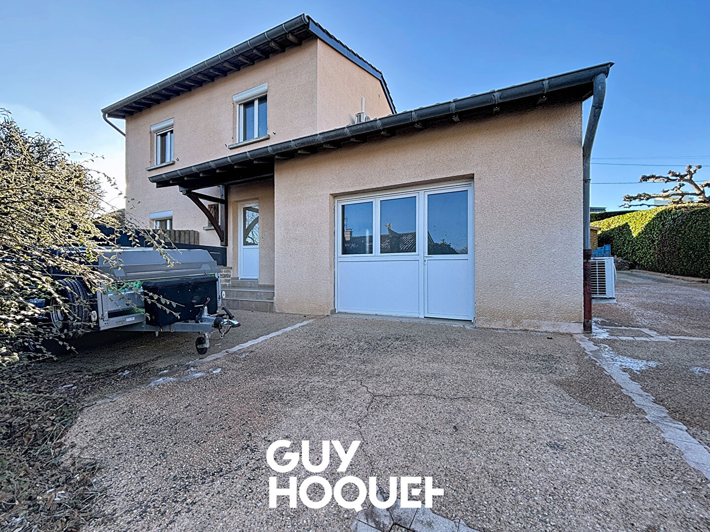 Maison familiale avec piscine + 4 chambres - 71870 HURIGNY