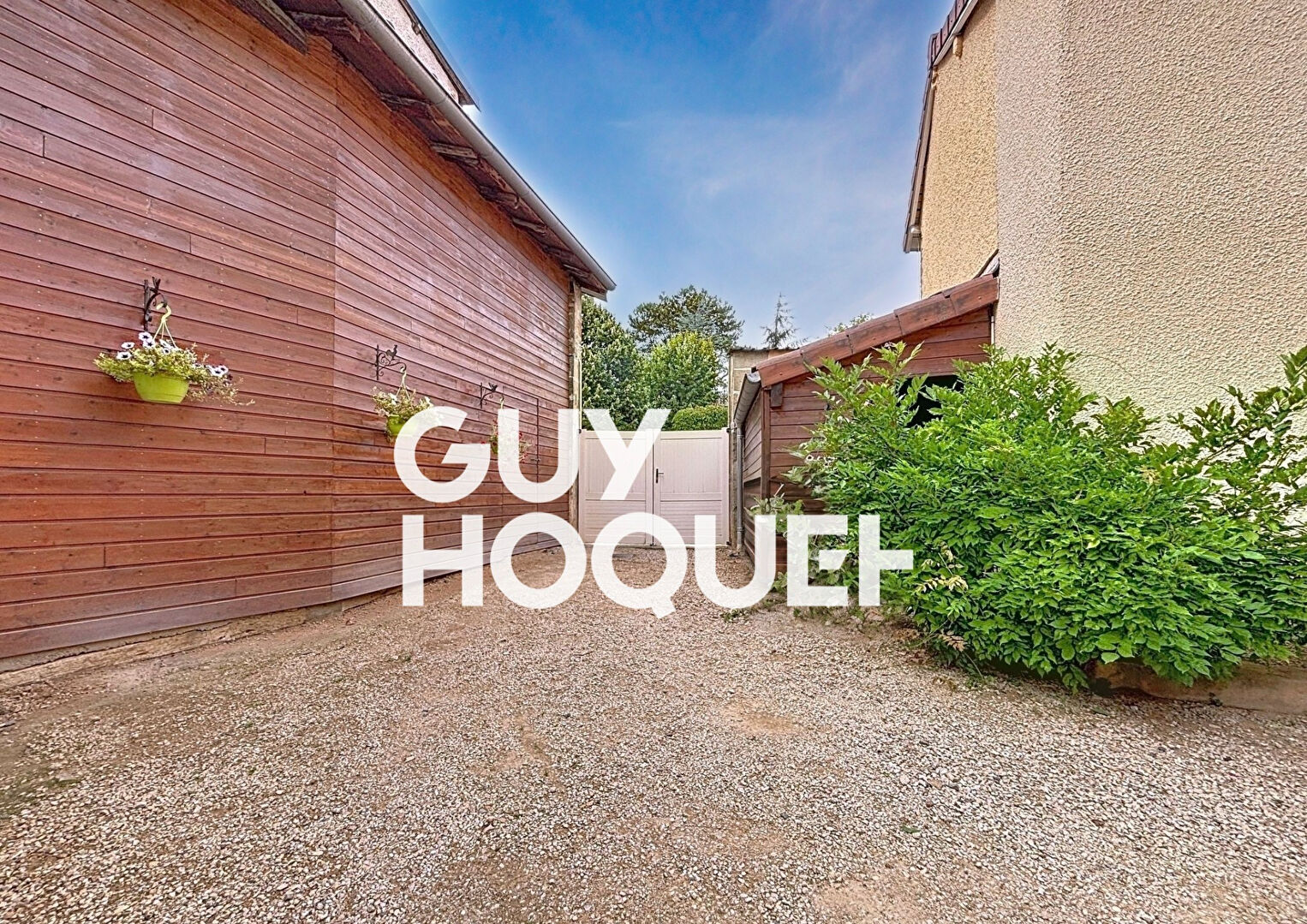 Jolie Maison de village au Coeur du Mâconnais - 71960 PIERRECLOS