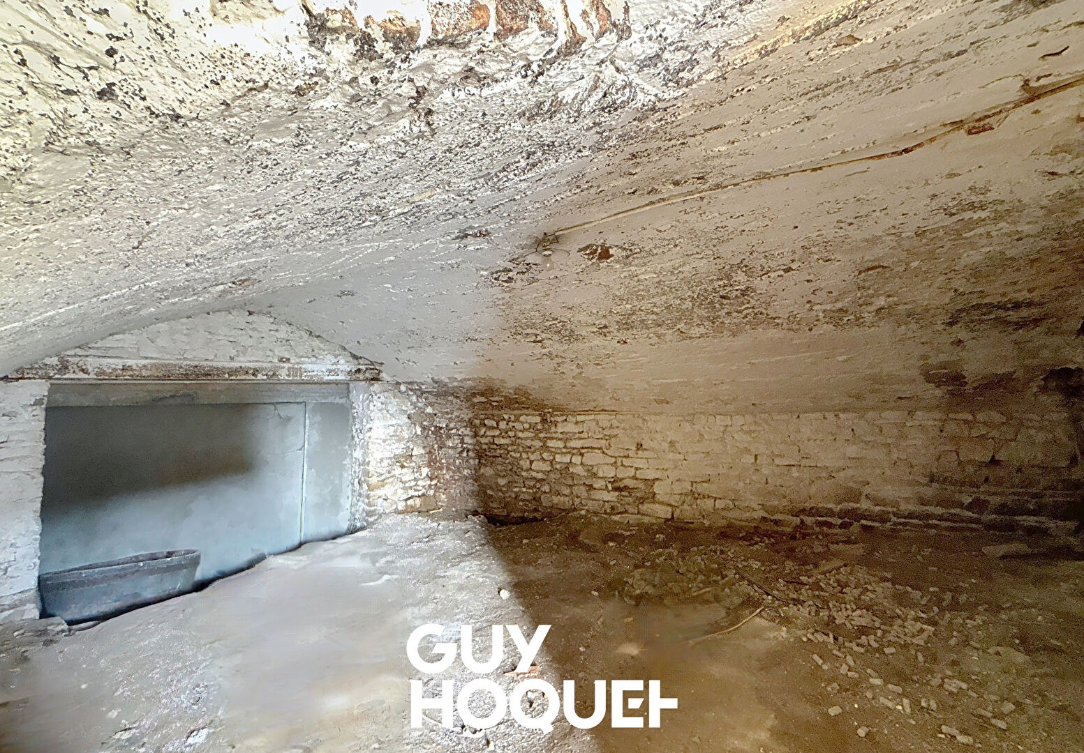 Maison en Pierre avec Dépendances et Vue - 71570 SAINT VERAND