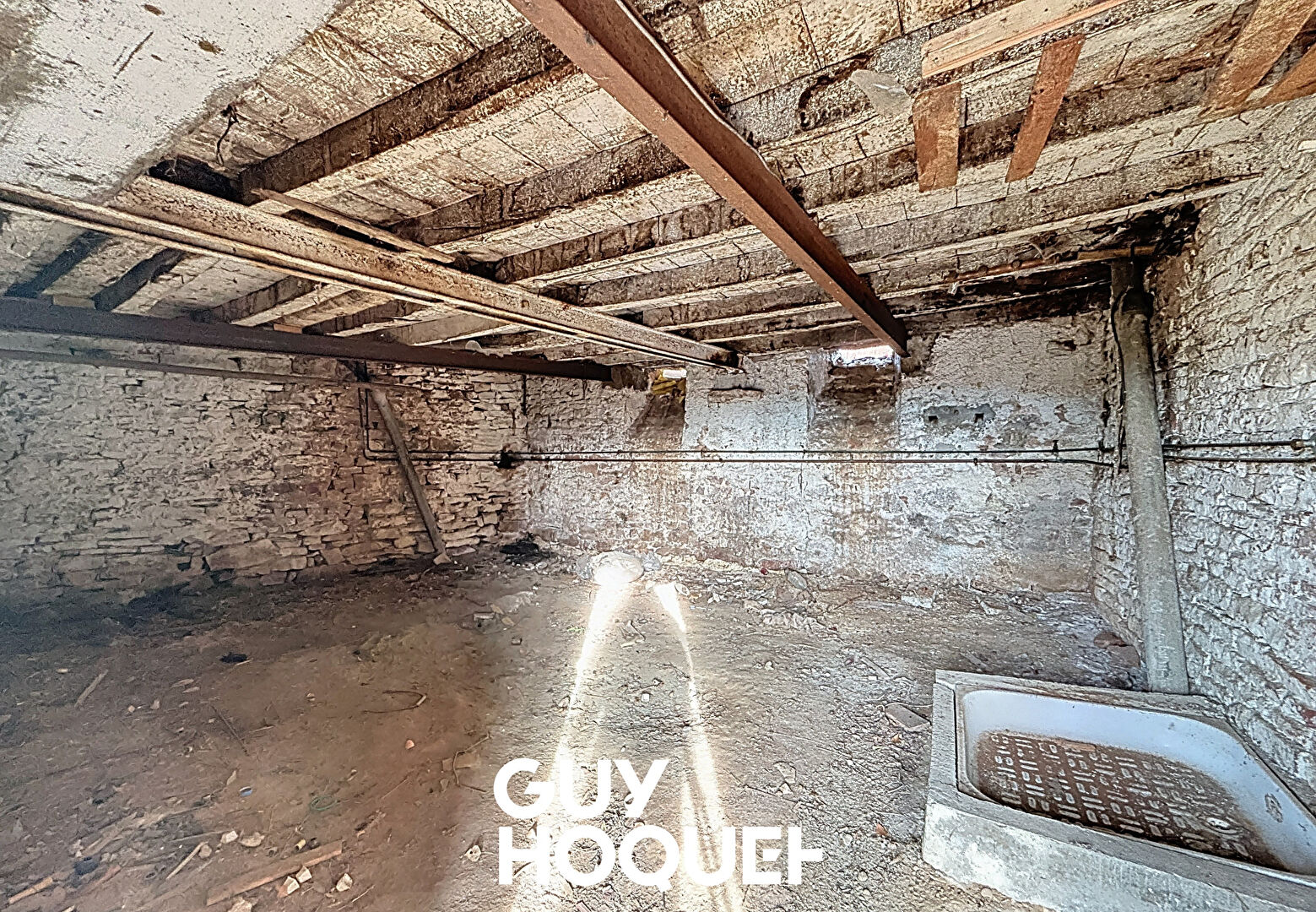 Maison en Pierre avec Dépendances et Vue - 71570 SAINT VERAND