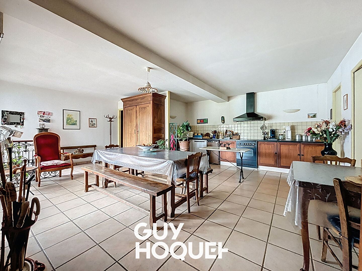 Maison Charbonnieres -141.20 m2 - Joli terrain - dépendance