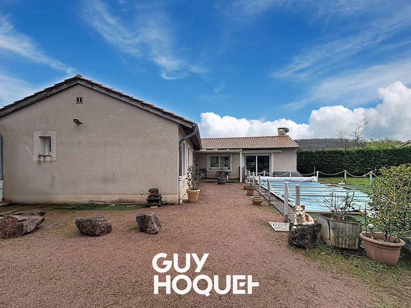 Maison Charbonnieres -141.20 m2 - Joli terrain - dépendance