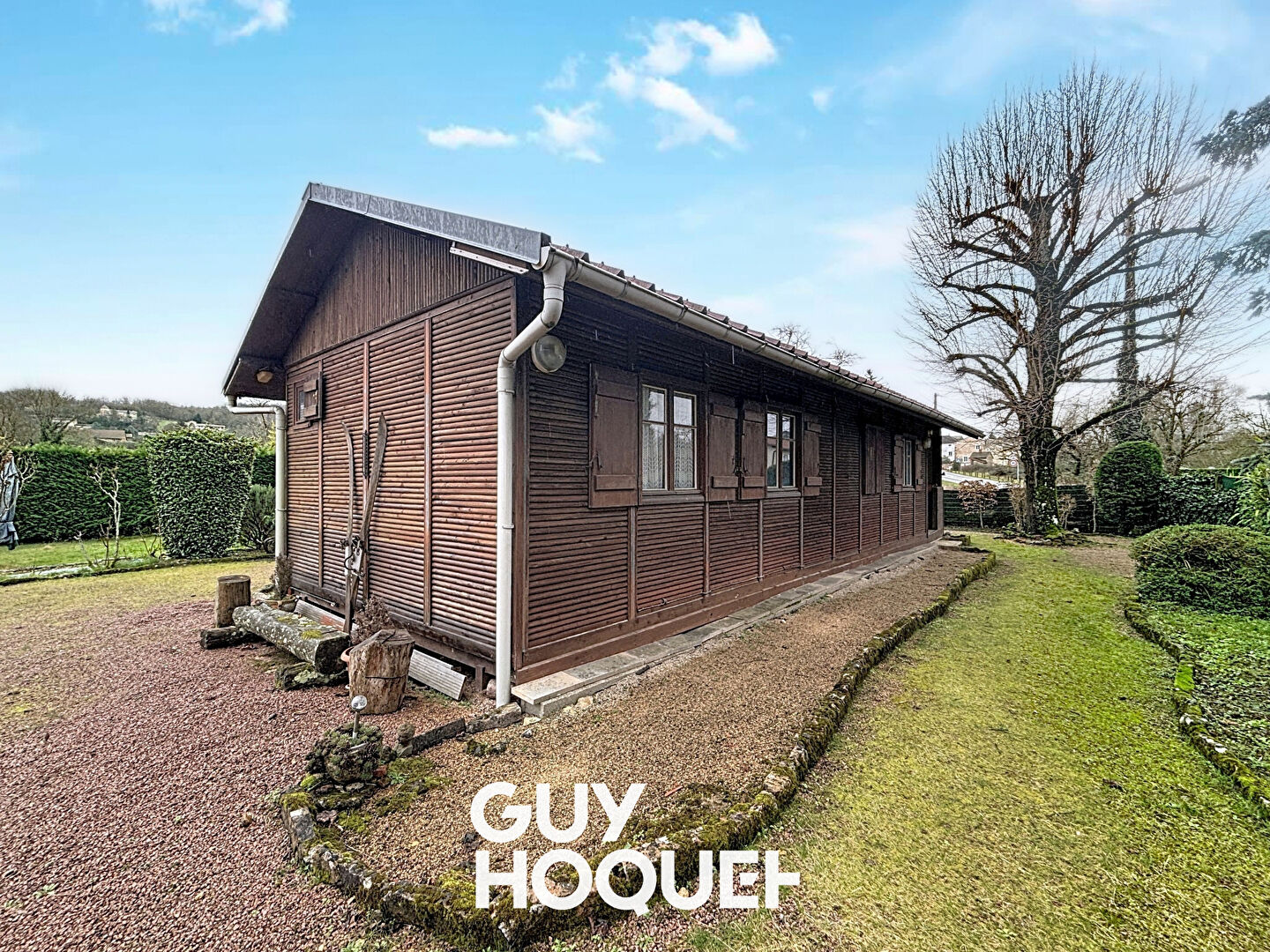 Maison Charbonnieres -141.20 m2 - Joli terrain - dépendance