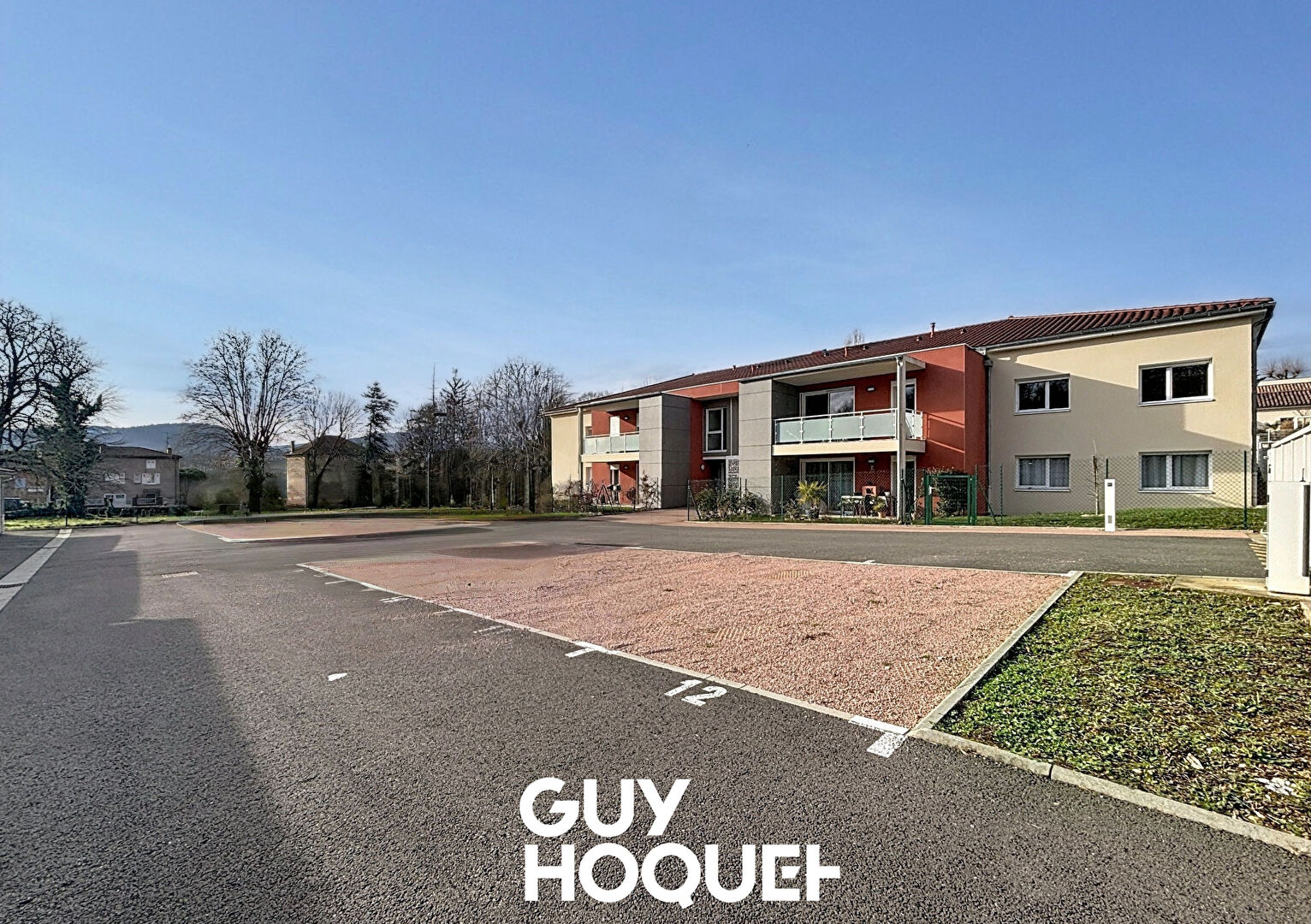 Appartement T2 lumineux avec Balcon, Parking et Garage ? 71960 LA ROCHE VINEUSE