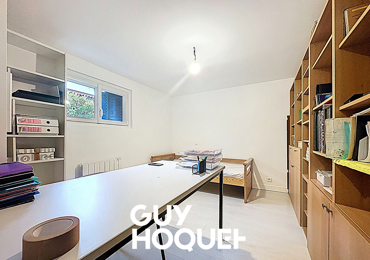 Villa 4 Chs + Bureau et Double Garage avec 600 m² de terrain environ - 71850 CHARNAY LES MACON