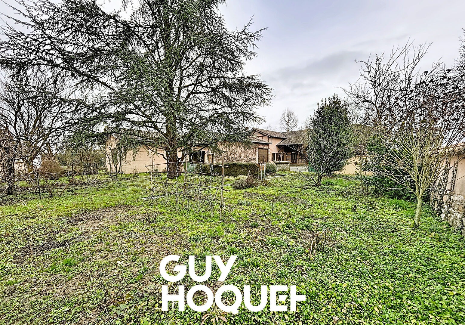 Ferme Bressane 3 Chambres  + Greniers Aménageables + Dépendances et terrain Constructible de 4551 m²