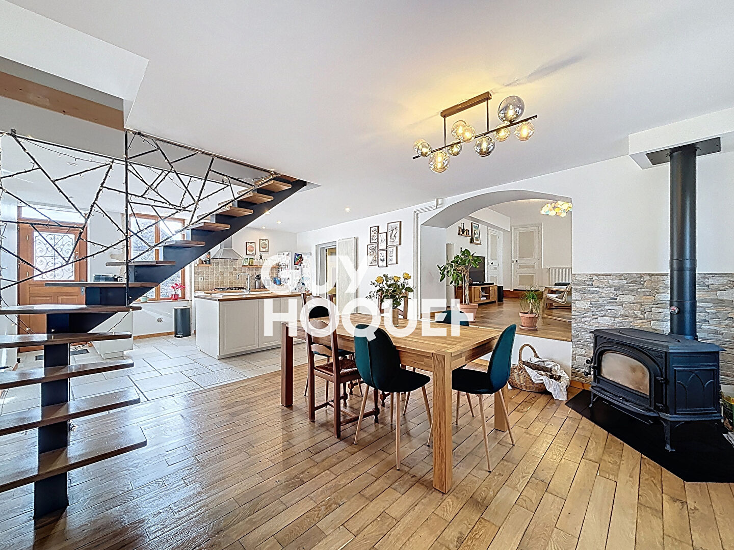 Maison / Charme de l'ancien / Village viticole /  Viré.