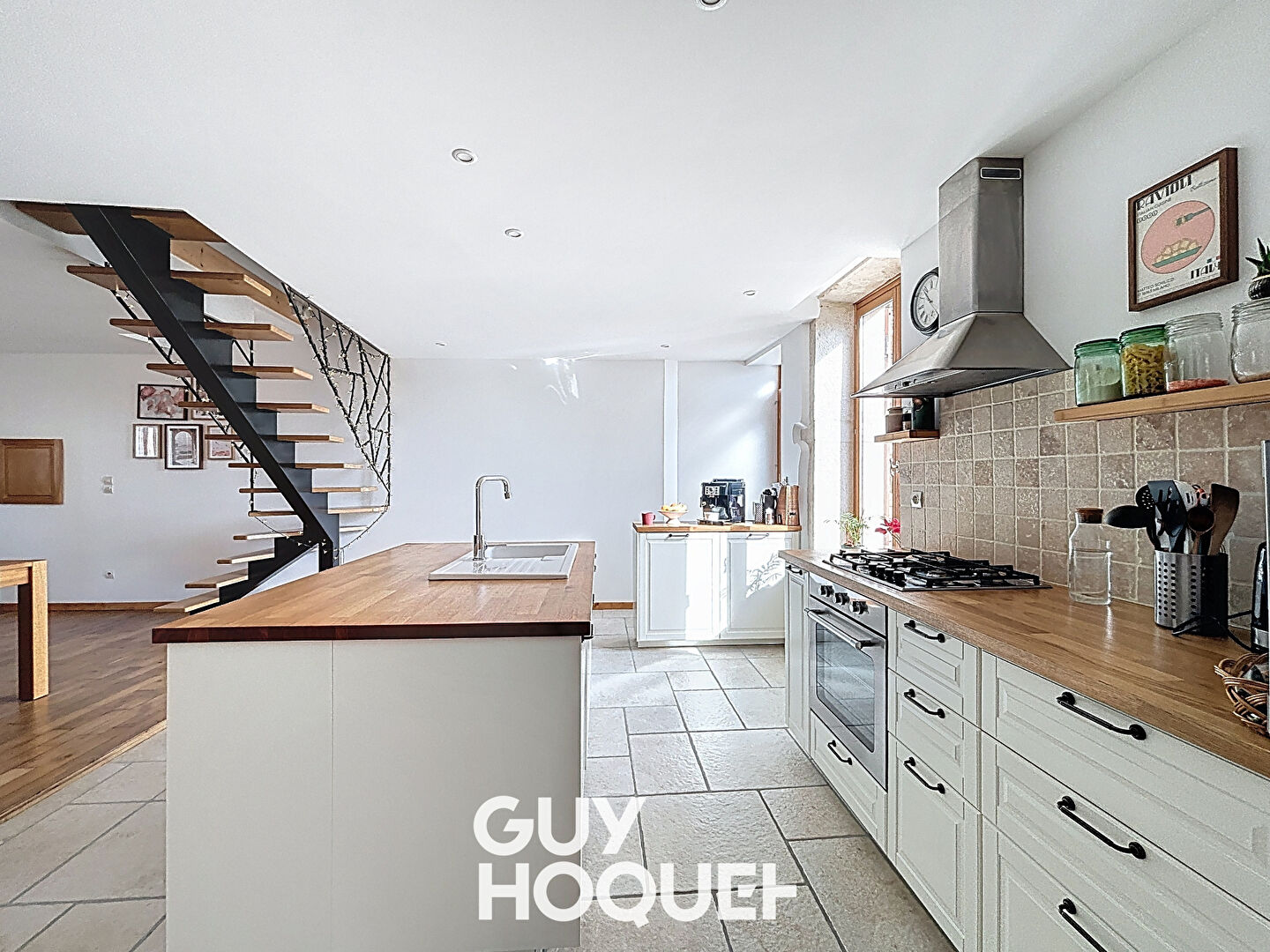 Maison / Charme de l'ancien / Village viticole /  Viré.