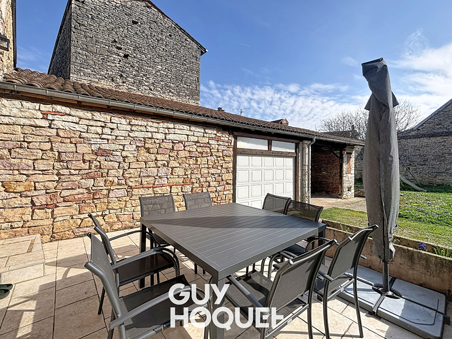 Maison / Charme de l'ancien / Village viticole /  Viré.