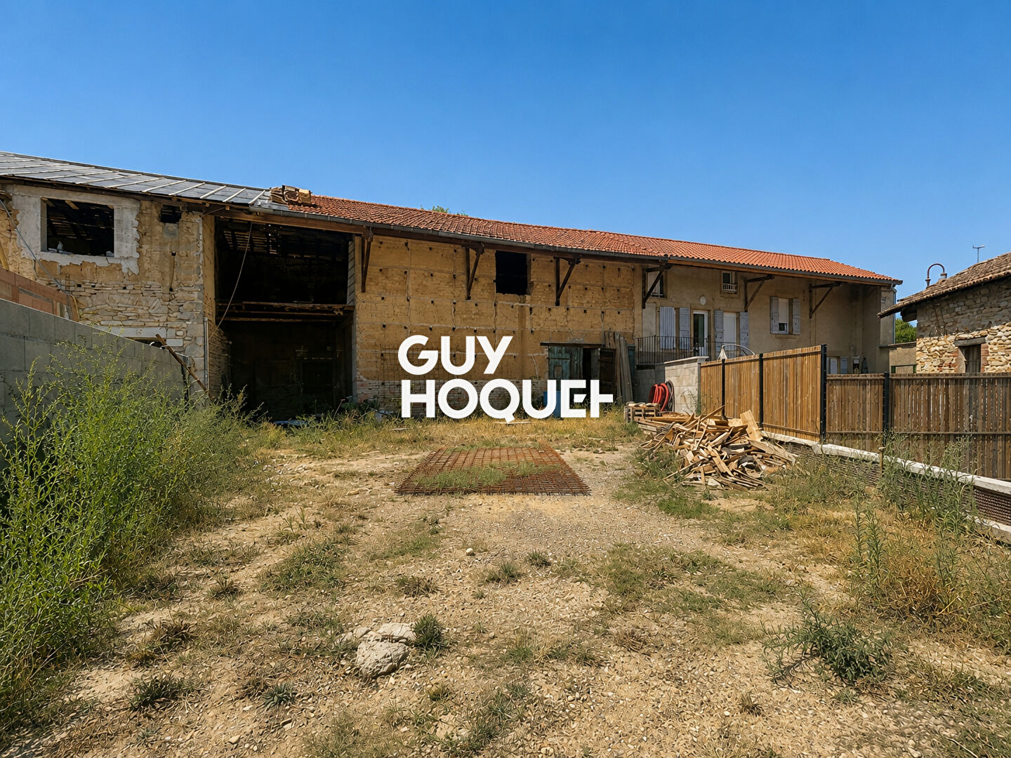 Maison à rénover avec Beau Potentiel sur Terrain 317 m² - 71000 VARENNES-LES-MÂCON