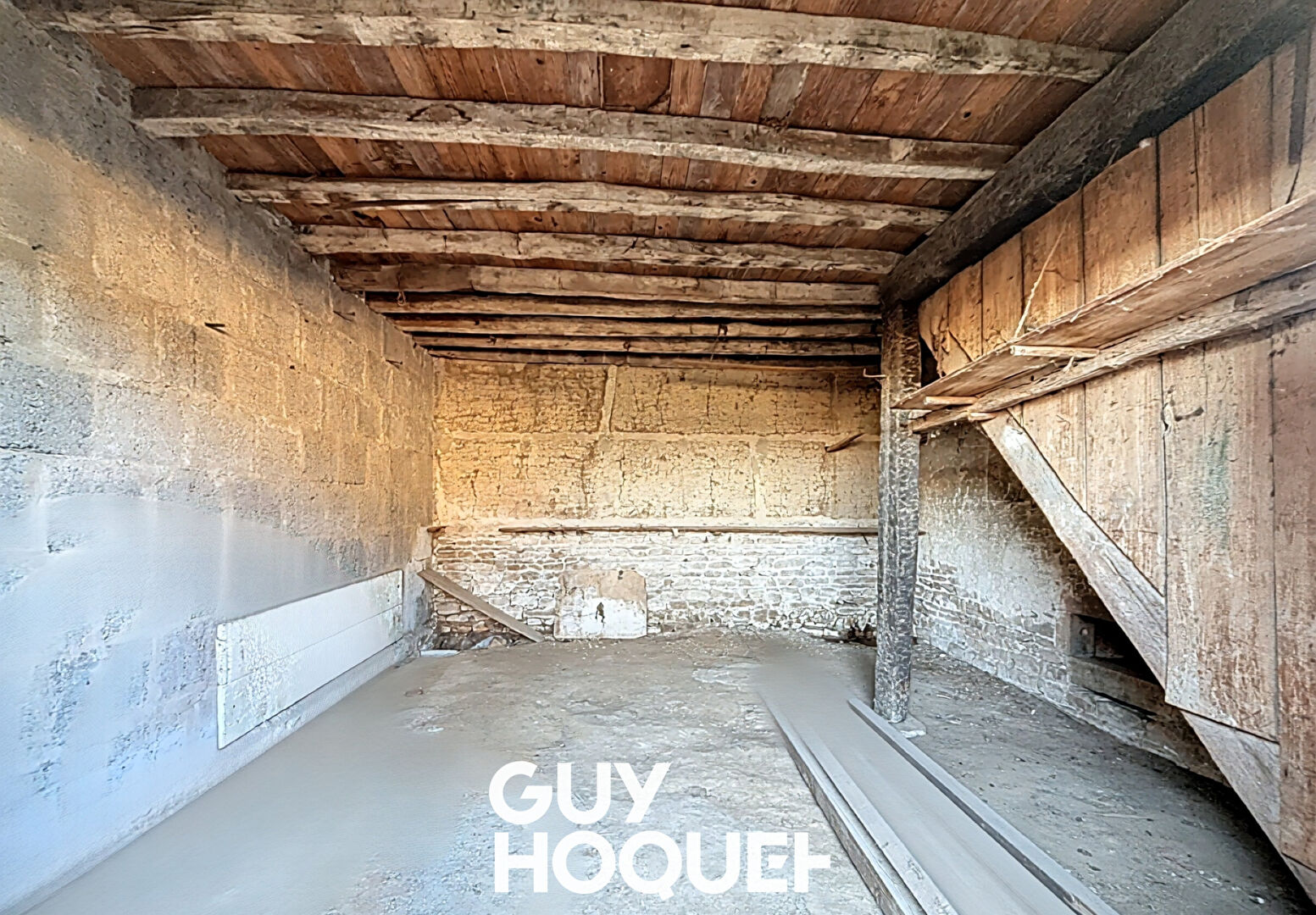 Maison à rénover avec Beau Potentiel sur Terrain 317 m² - 71000 VARENNES-LES-MÂCON