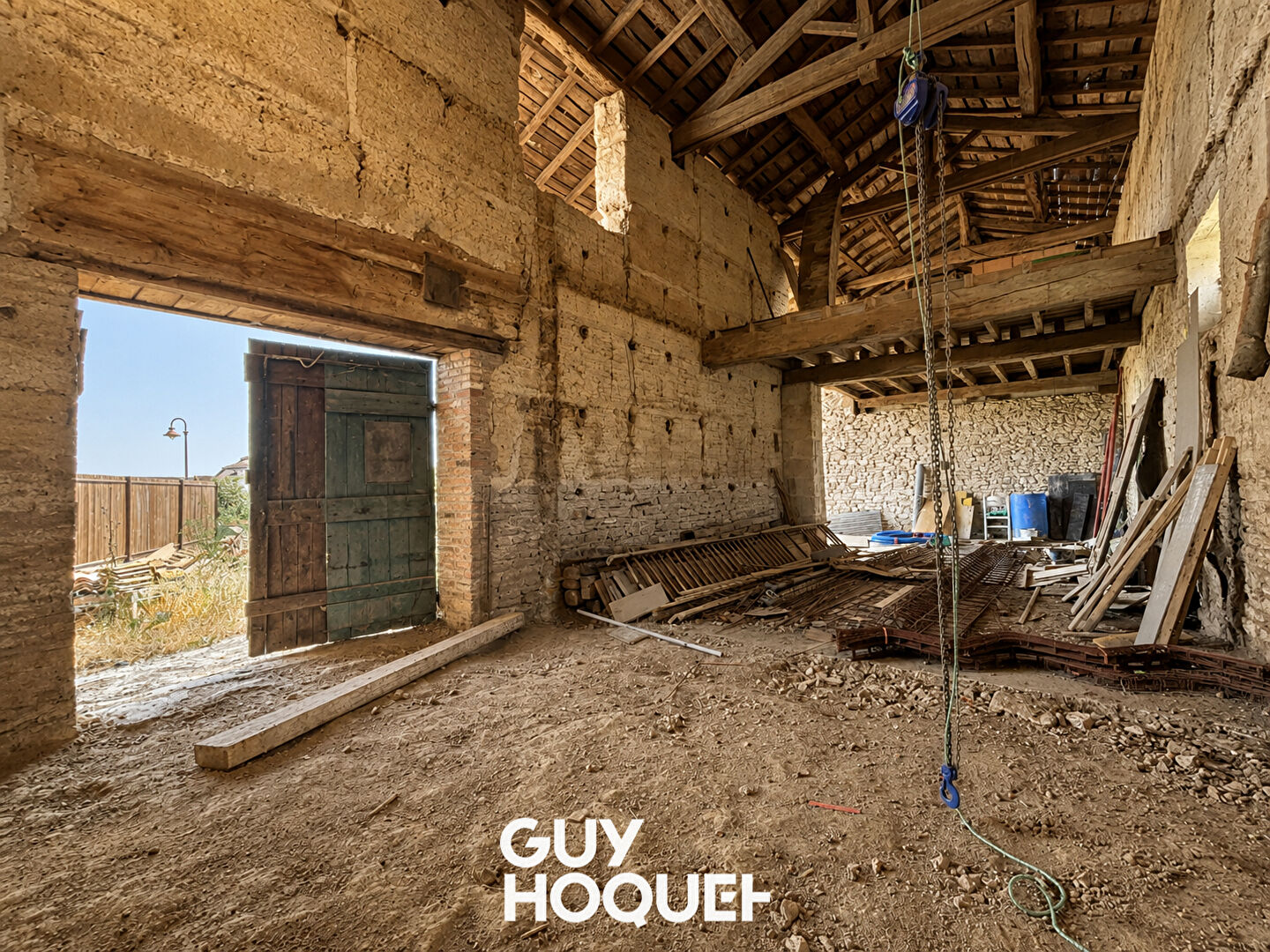 Maison à rénover avec Beau Potentiel sur Terrain 317 m² - 71000 VARENNES-LES-MÂCON