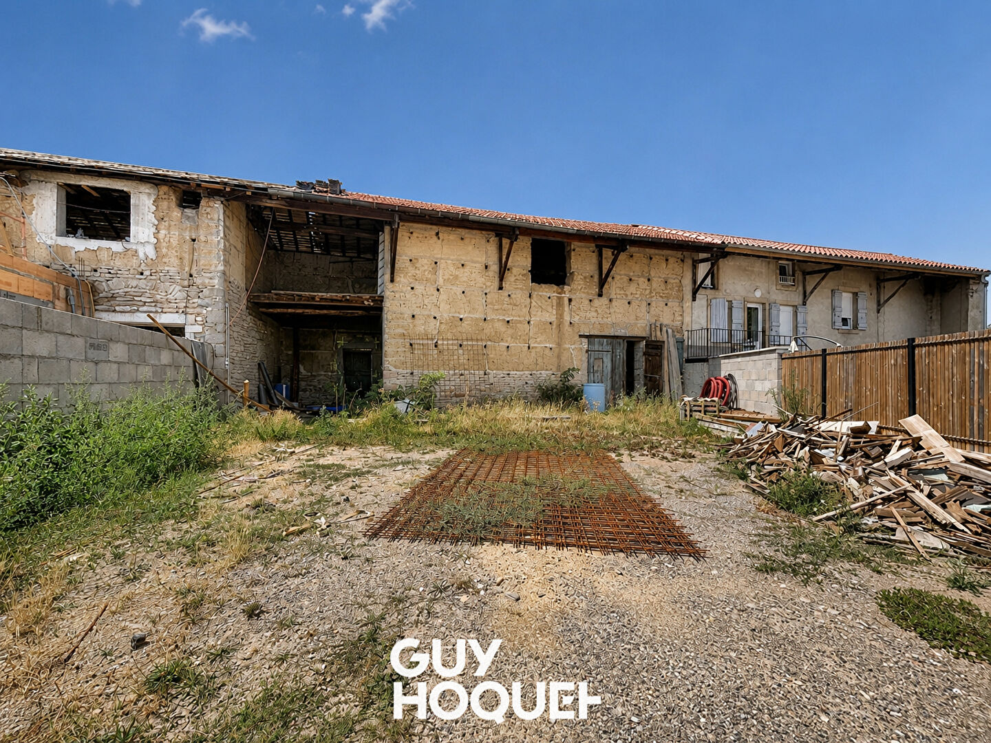 Maison à rénover avec Beau Potentiel sur Terrain 317 m² - 71000 VARENNES-LES-MÂCON