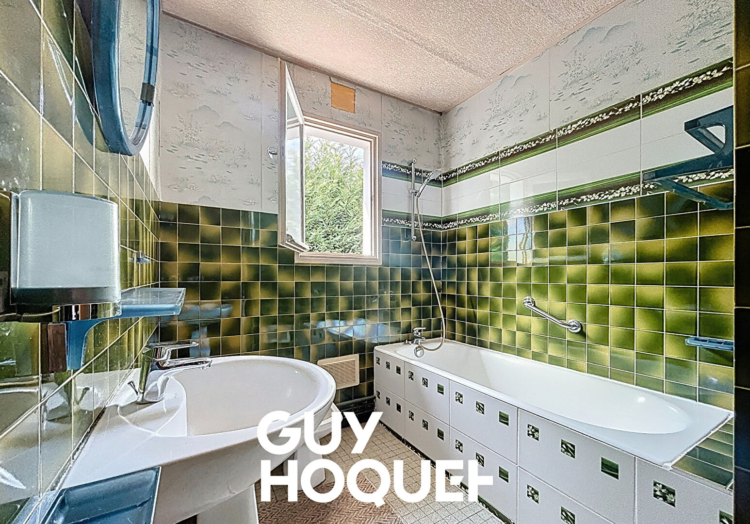 Villa de Plain Pied 4 Chambres + Garage et Terrain Constructible de 2001 m² - 71960 IGE