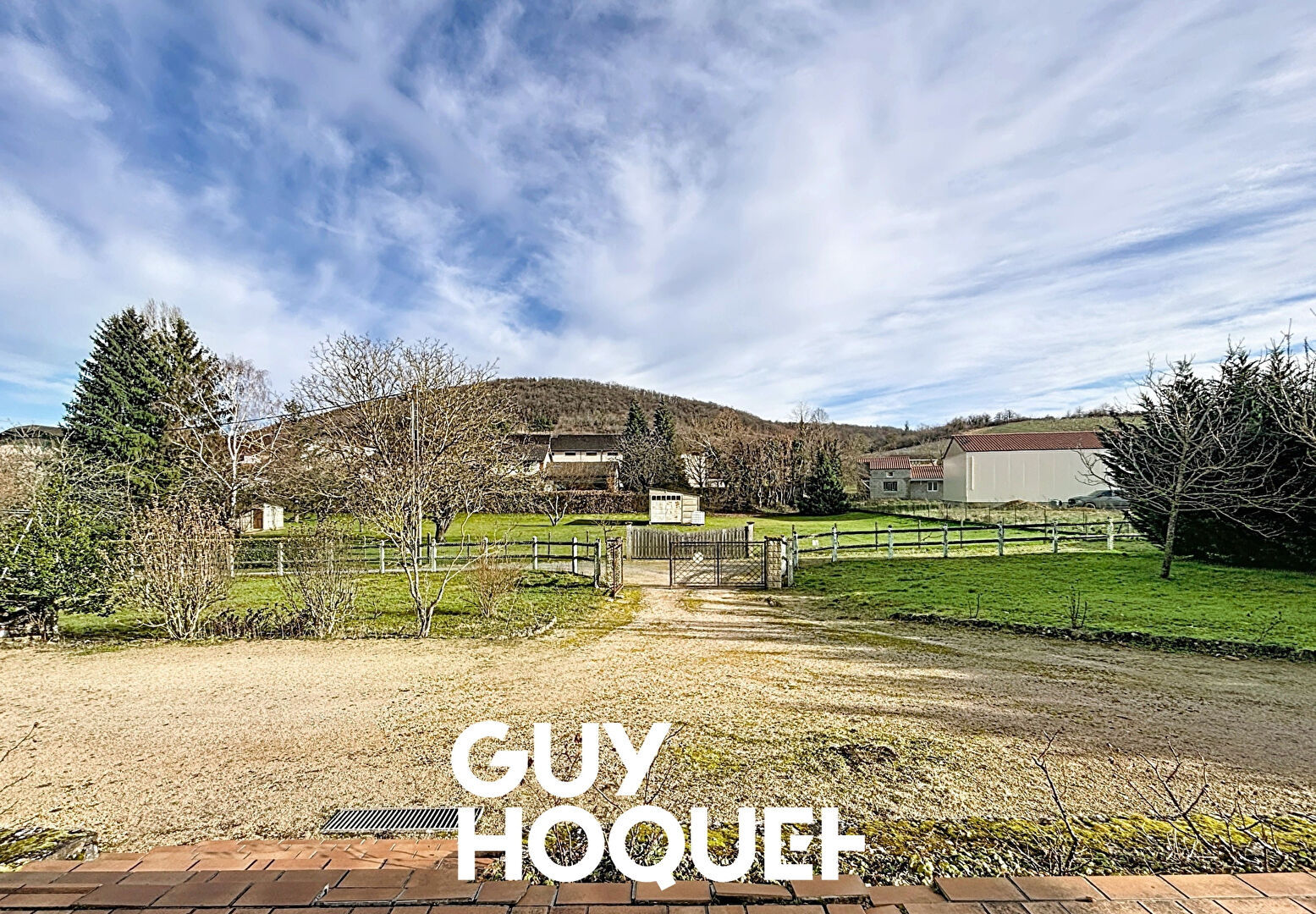 Villa de Plain Pied 4 Chambres + Garage et Terrain Constructible de 2001 m² - 71960 IGE