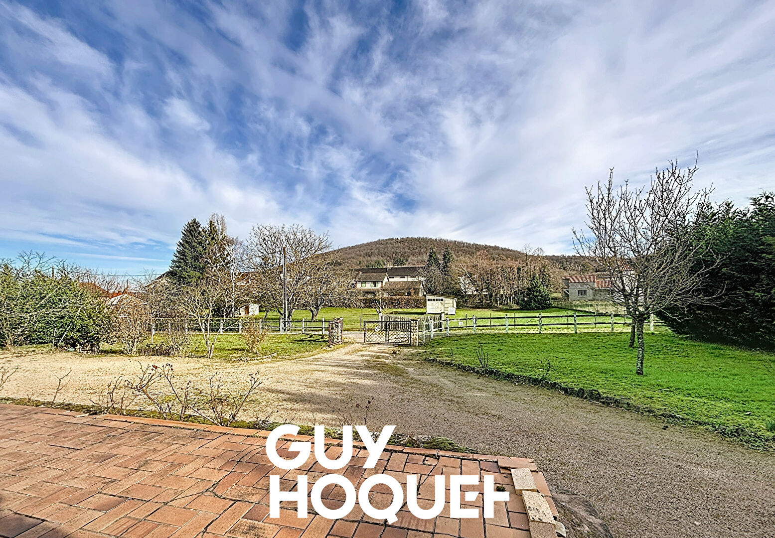 Villa de Plain Pied 4 Chambres + Garage et Terrain Constructible de 2001 m² - 71960 IGE