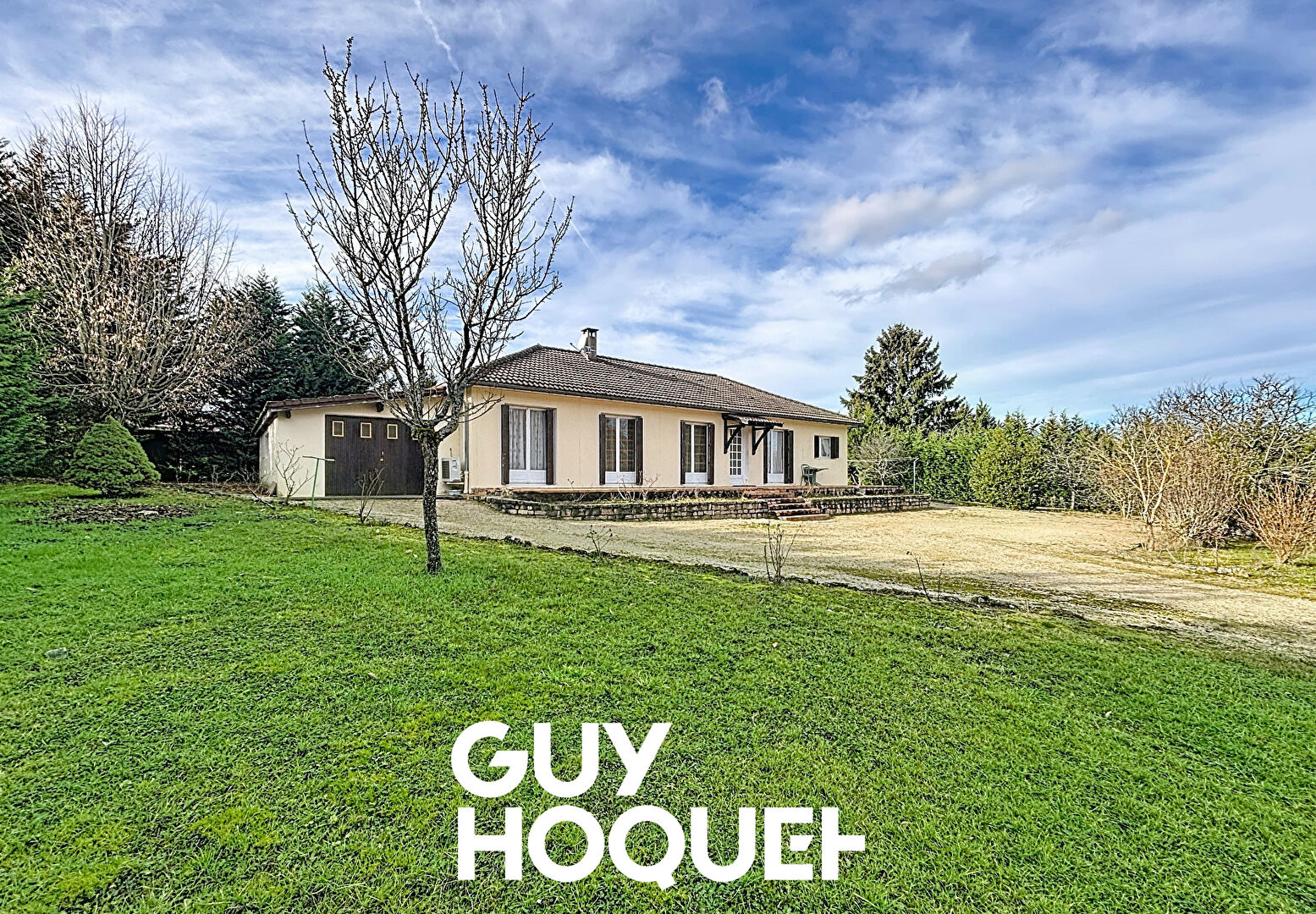 Villa de Plain Pied 4 Chambres + Garage et Terrain Constructible de 2001 m² - 71960 IGE