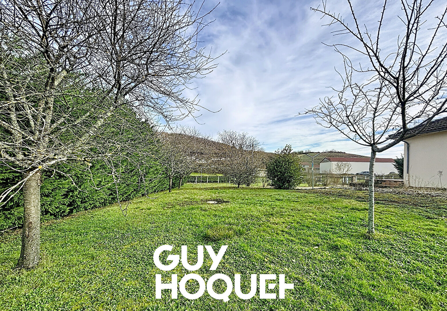 Villa de Plain Pied 4 Chambres + Garage et Terrain Constructible de 2001 m² - 71960 IGE