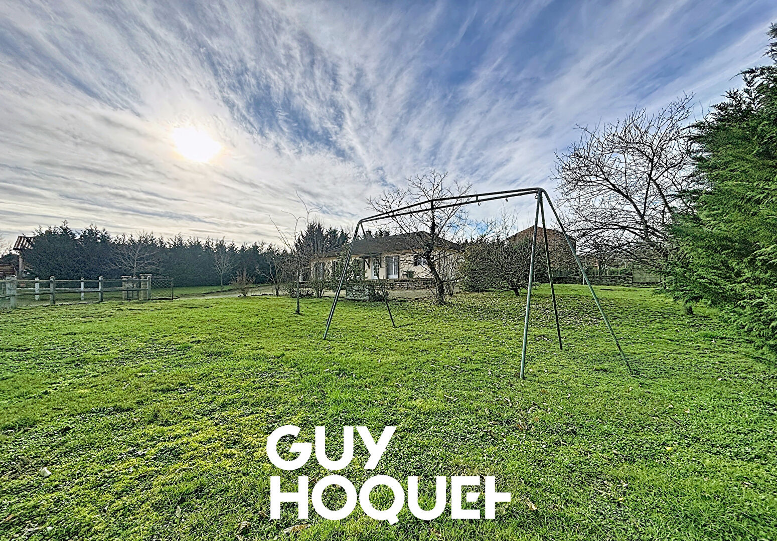 Villa de Plain Pied 4 Chambres + Garage et Terrain Constructible de 2001 m² - 71960 IGE