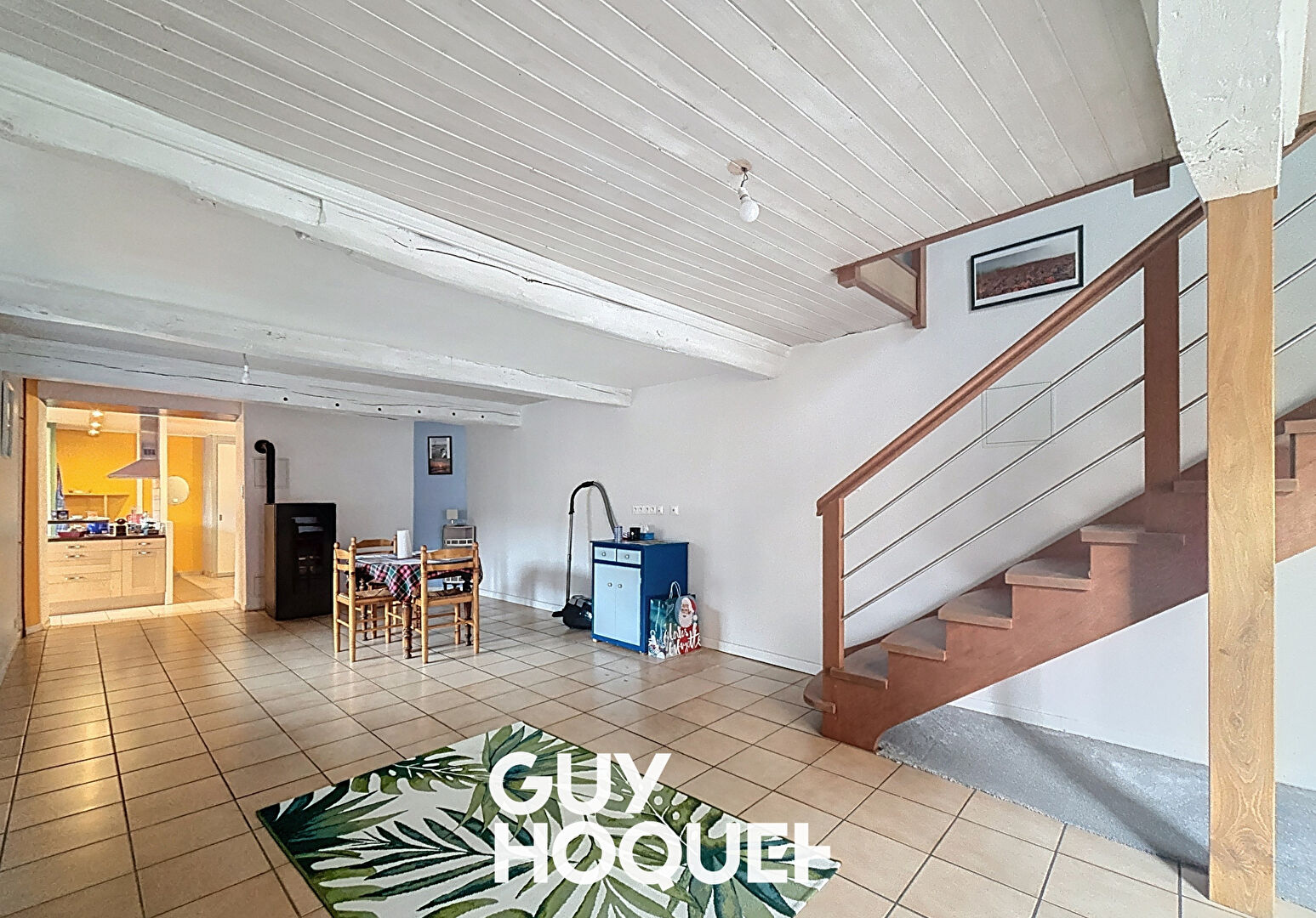 SOUS OFFRE // Maison de village 3 Chs + Bureaux, caves et grand garage